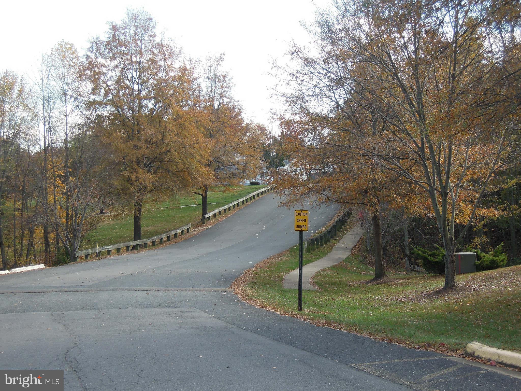 SPRING KNOLL - Residential