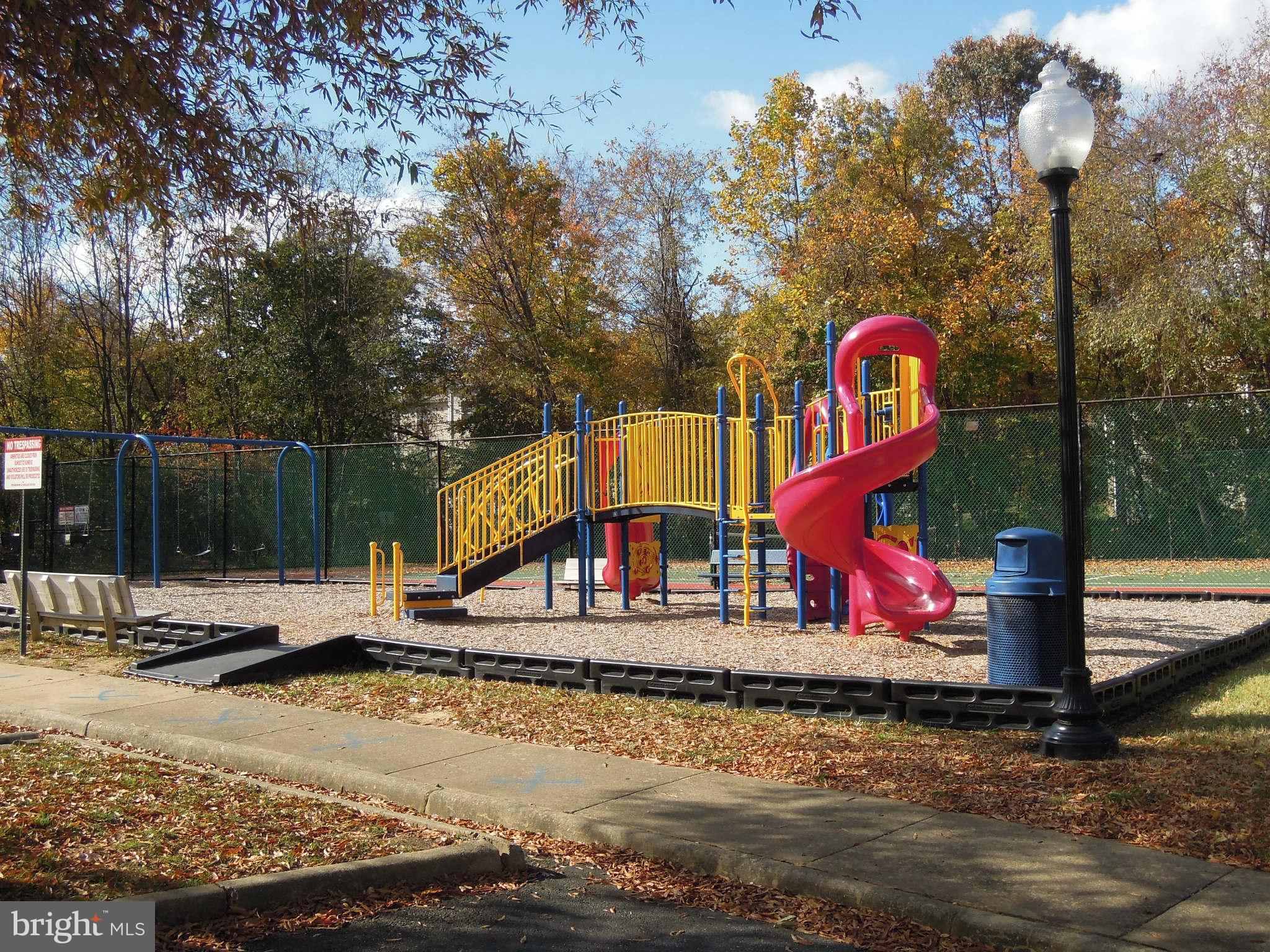 SPRING KNOLL - Residential