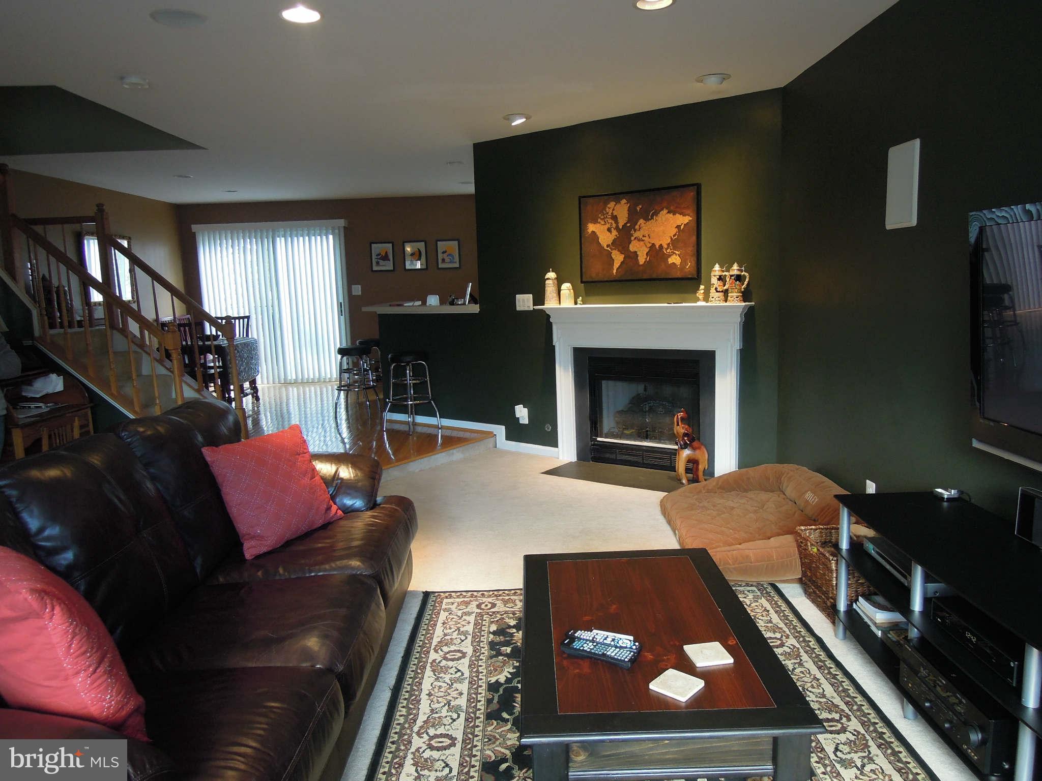 SPRING KNOLL - Residential