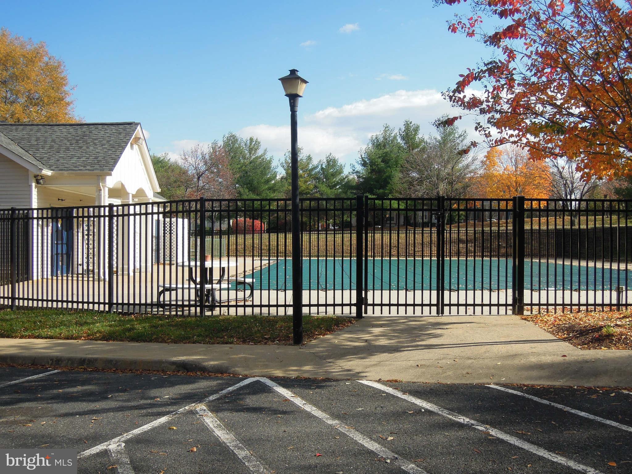 SPRING KNOLL - Residential