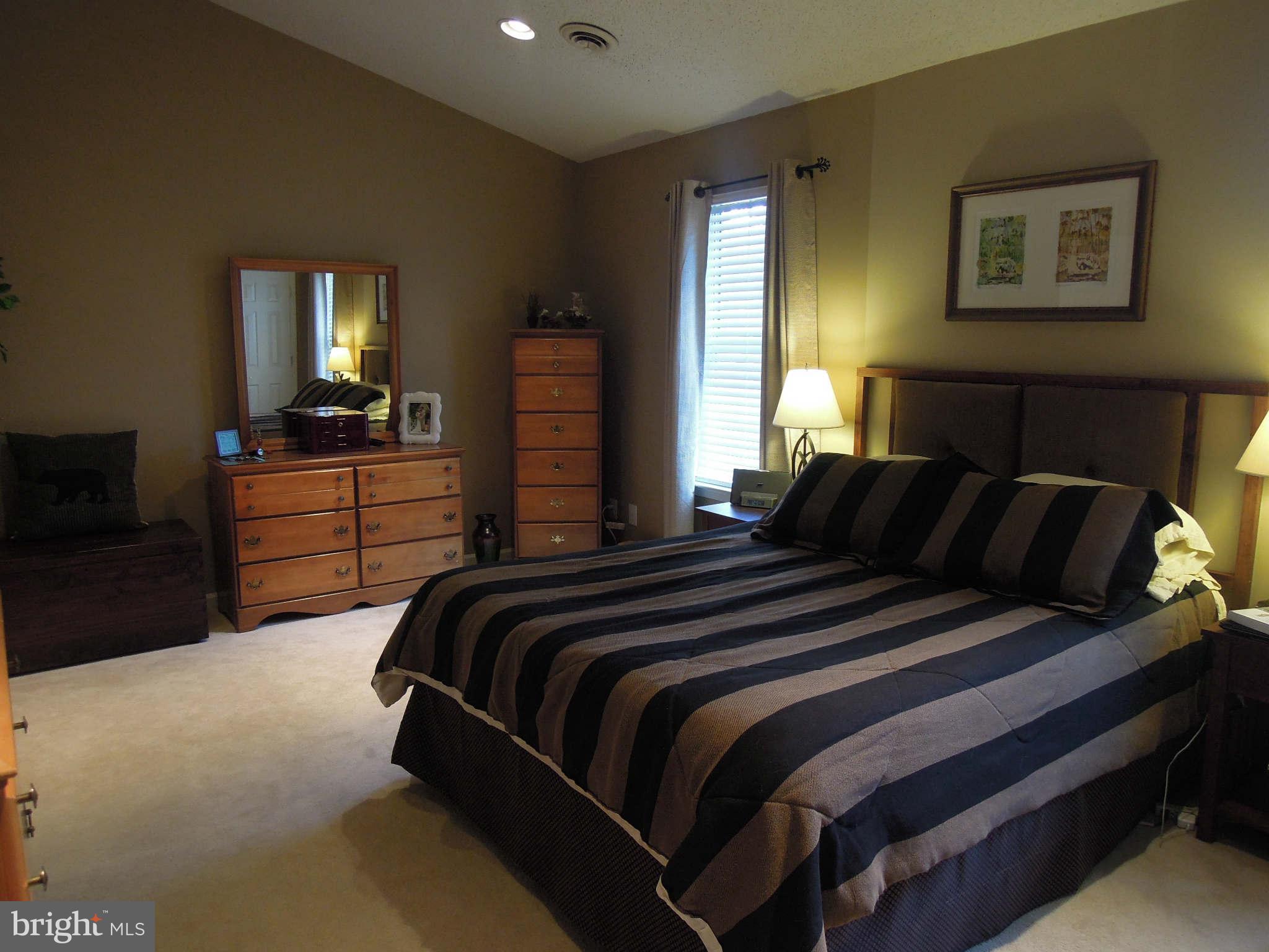 SPRING KNOLL - Residential
