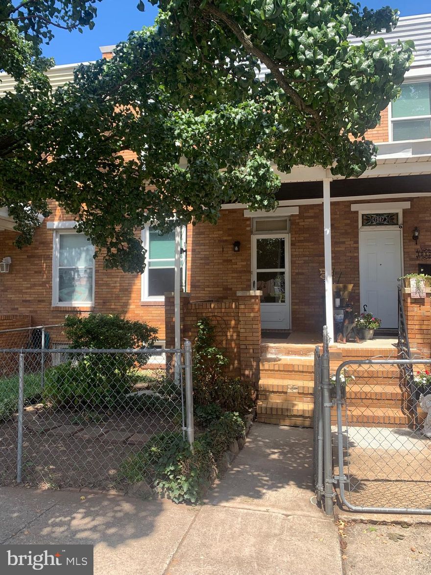 Well kept starter home or investment in cozy neighborhood of Morrell Park. Finished hardwoods throughout. Beautiful kitchen and full bathroom. Furnace is old but still works. Seller willing to help with closing assistance.