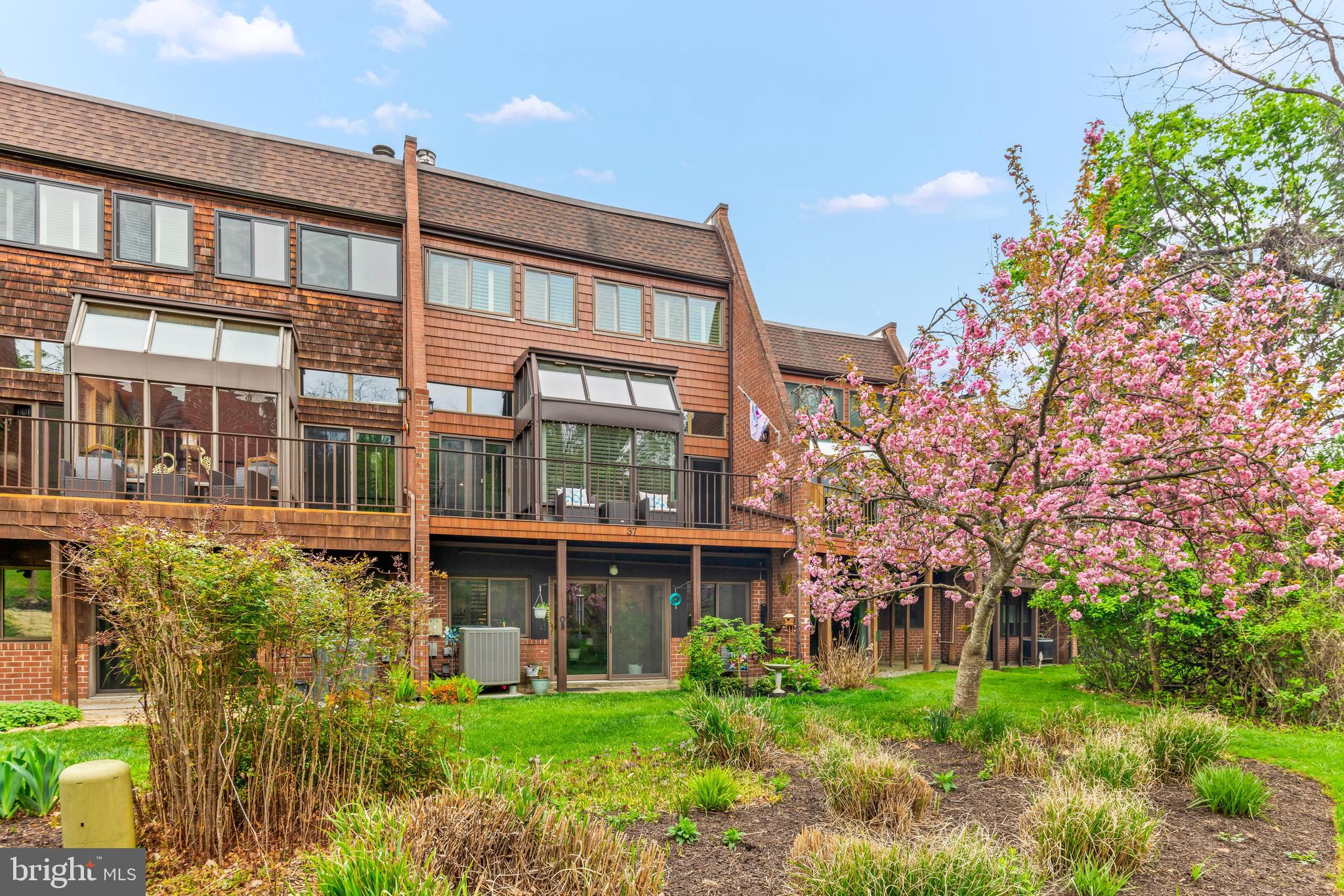 RUXTON CROSSING TOWNHSE - Residential