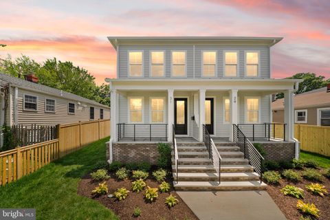 Photo of 31 E Reed Avenue, ALEXANDRIA, VA 22305 (MLS # VAAX2063444)