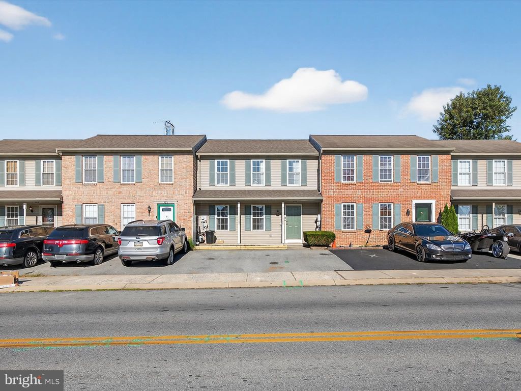 Photo of 884 Sterling Place, LANCASTER, PA 17603 (MLS # PALA2077634)