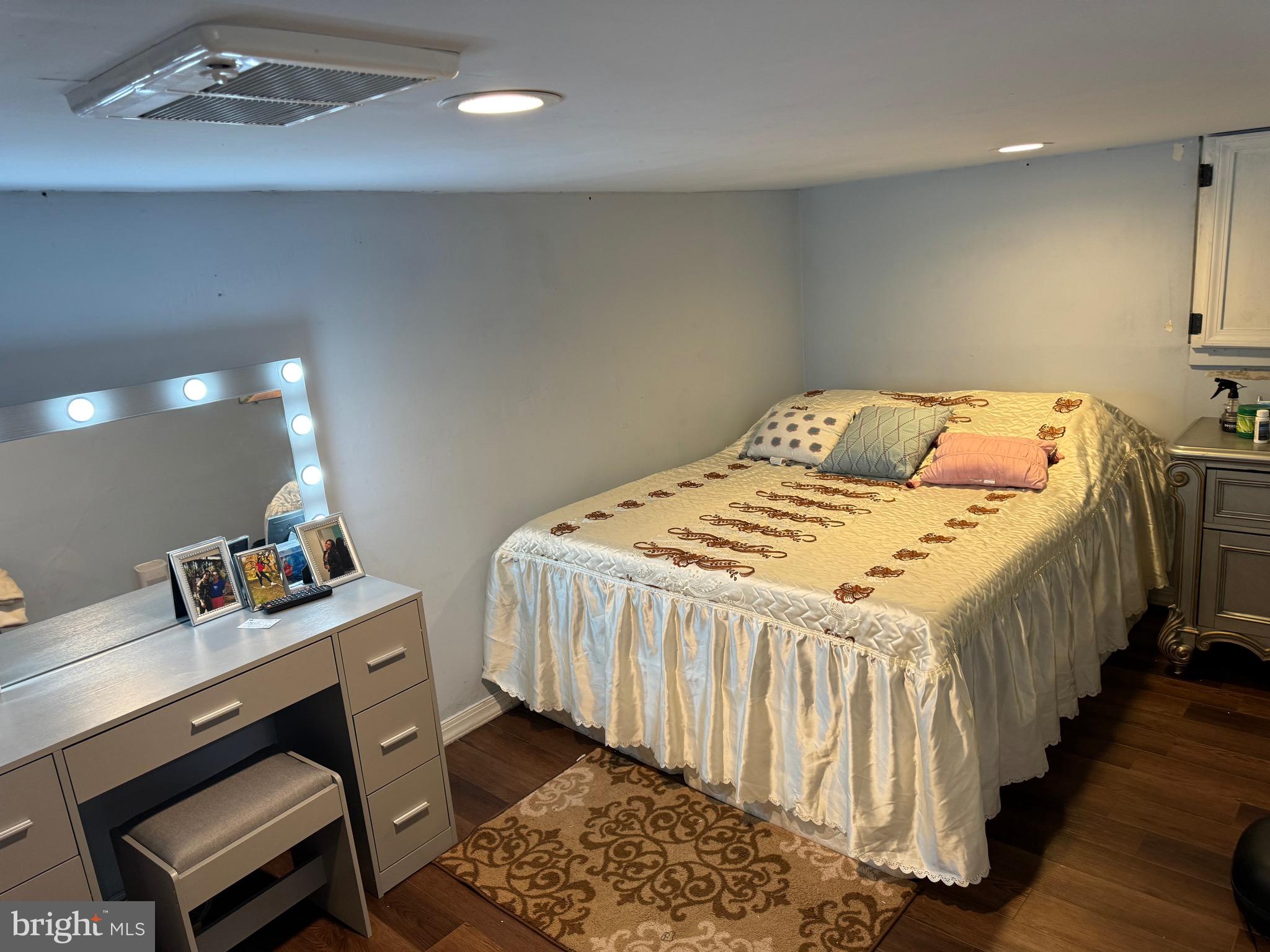 PHILADELPHIA (WEST) - Residential