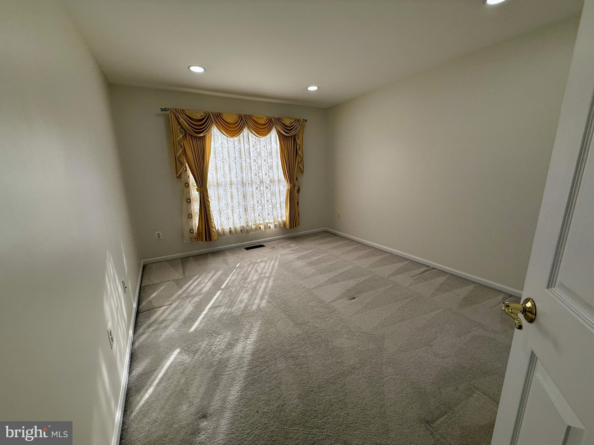 QUINCE ORCHARD PARK - Residential Lease