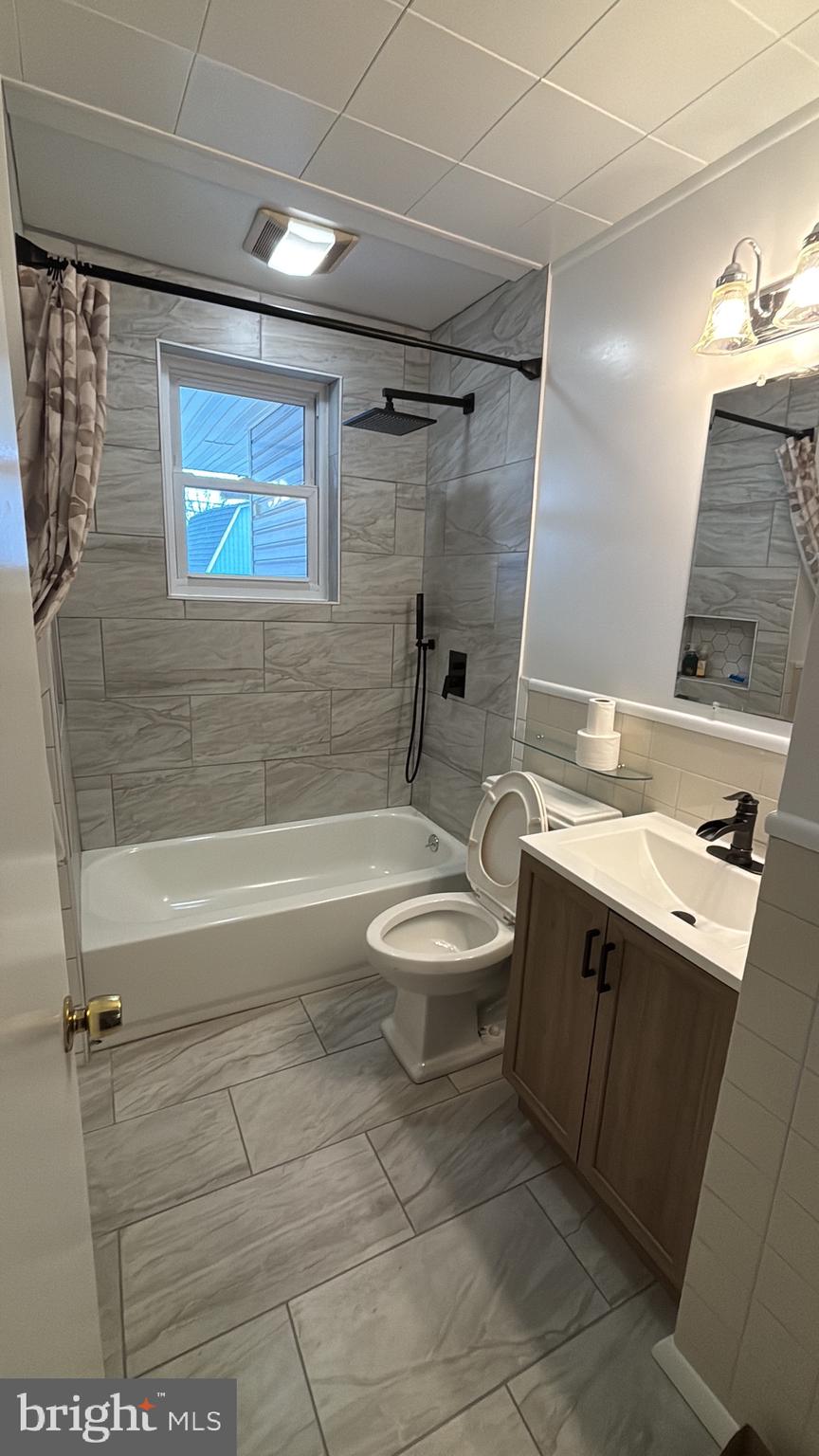 GRAY MANOR - Residential Lease