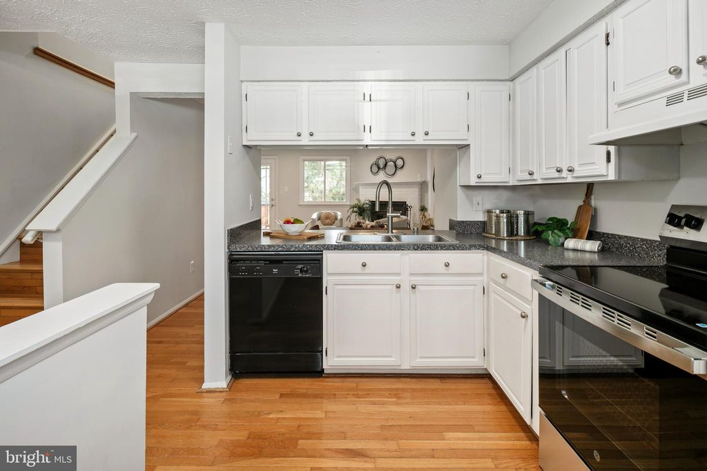 Photo of 1638 10th Street S, ARLINGTON, VA 22204 (MLS # VAAR2068216)
