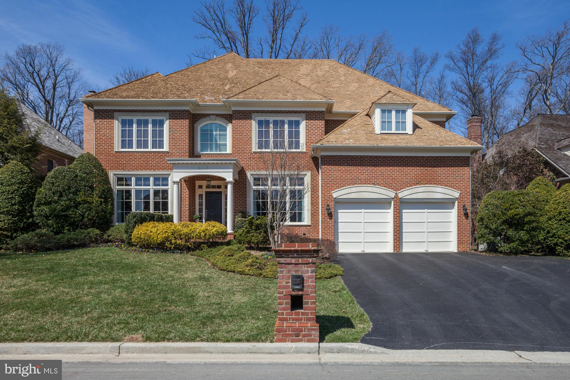 Spectacular, sunlit brick custom-built home crafted w/only the finest materials,impeccable workmanship & meticulous attention to details! Truly an entertainer's dream floorplan with nothing overlooked. High ceilings,hdwd floors,split staircase,oversized windows & the list goes on! Built-in bar,gourmet cook's kitchen,a huge FR,a Keeping Rm w/gas fplce,Library,Screened Porch & oversized terrace.