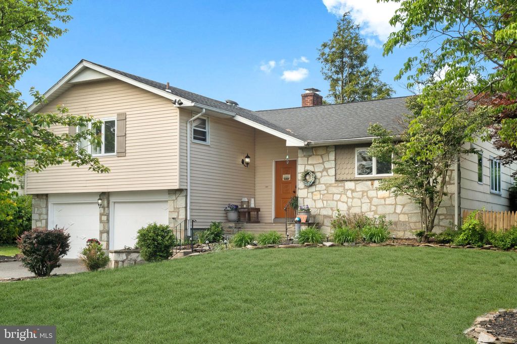 Photo of 1011 Mt Pleasant Way, CHERRY HILL, NJ 08034 (MLS # NJCD2117780)