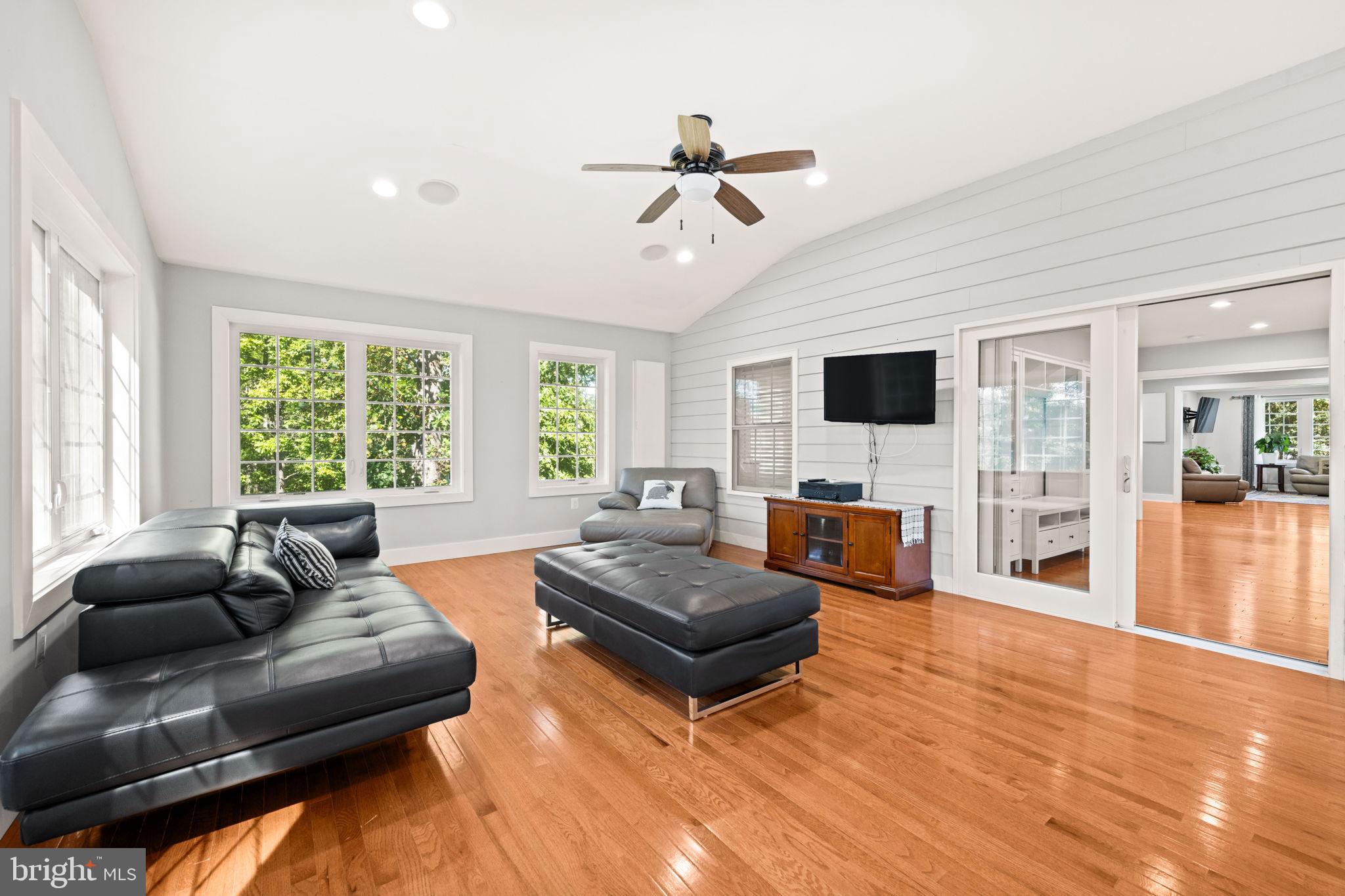 LAKE RIDGE - Residential