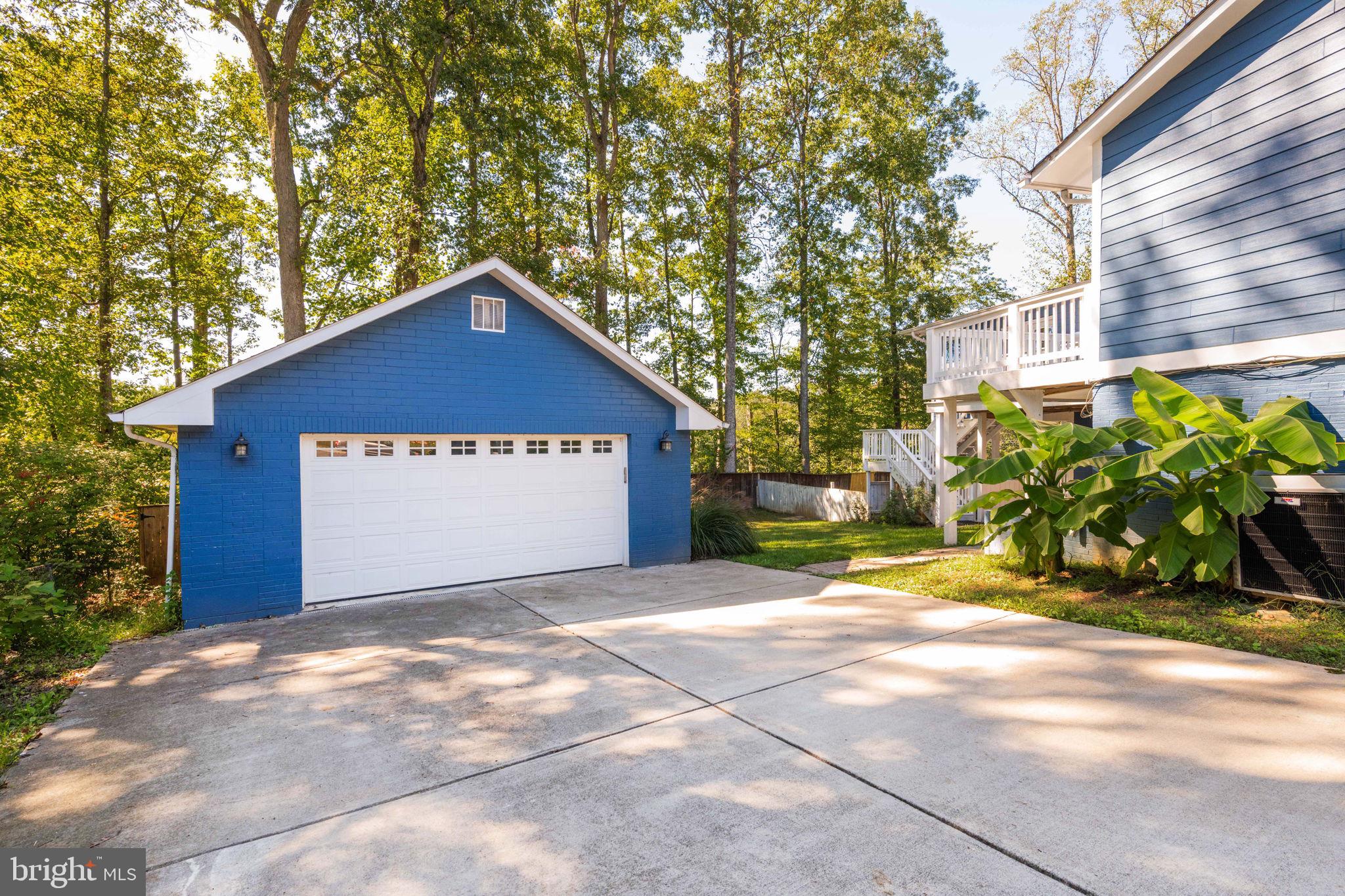 LAKE RIDGE - Residential