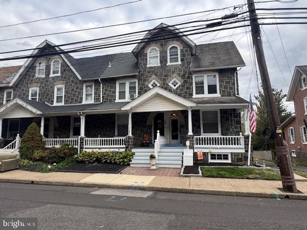 Photo of 44 E Walnut Street, SELLERSVILLE, PA 18960 (MLS # PABU2108292)