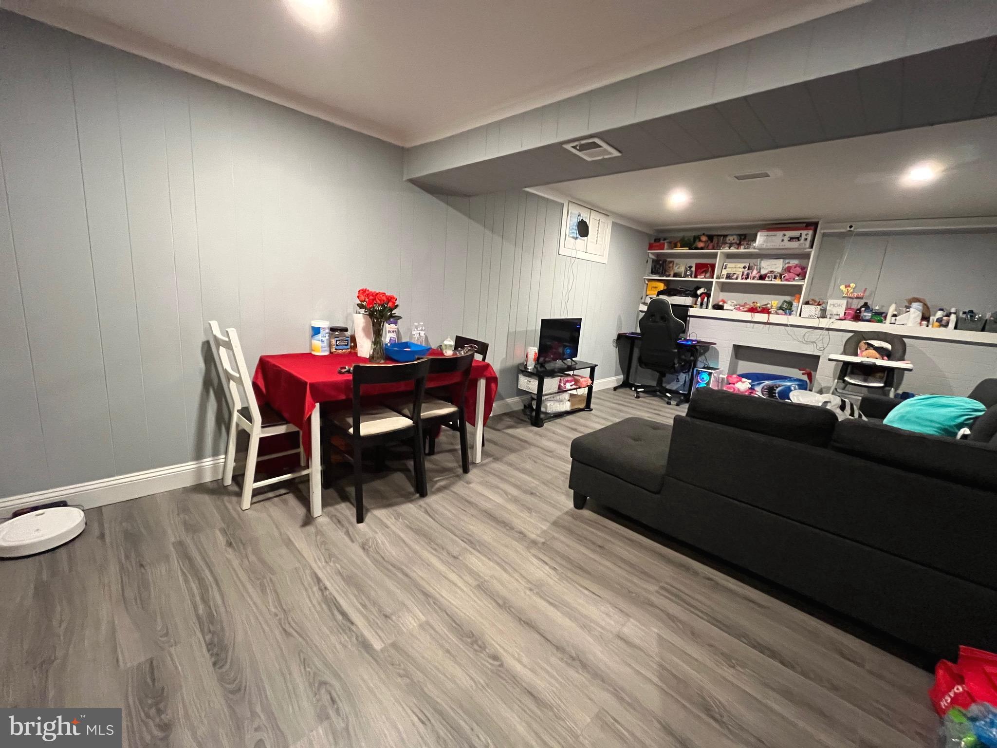 VIRGINIA HILLS - Residential