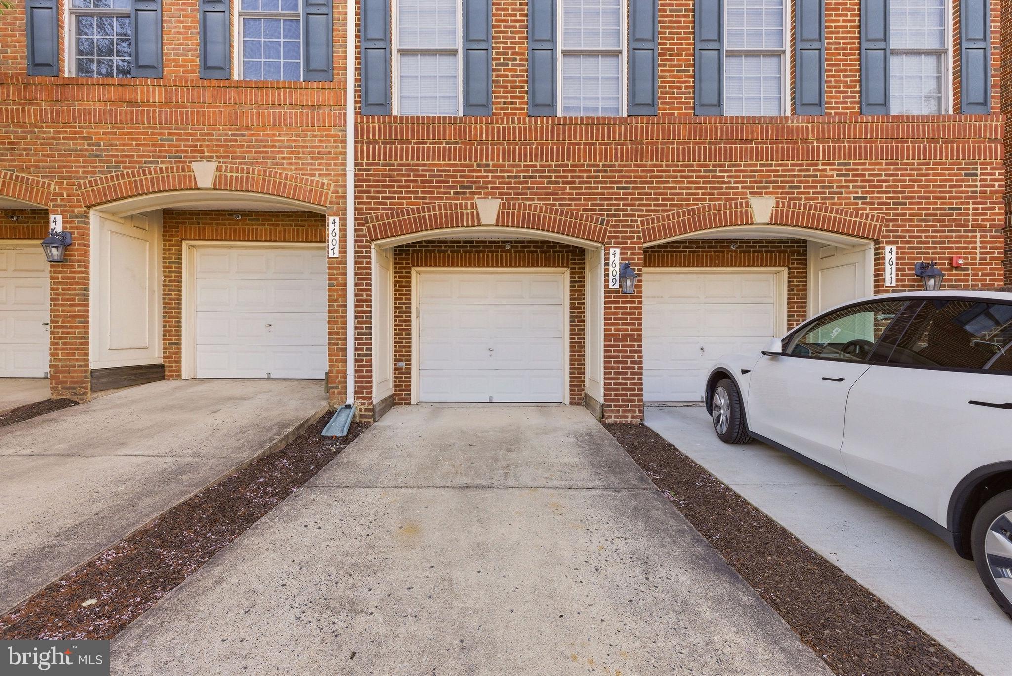 4609 HUMMINGBIRD LANE 106