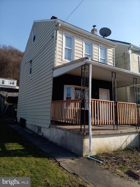 Homes For Sale - 52 W Bacon Street<br/> POTTSVILLE, PA 17901