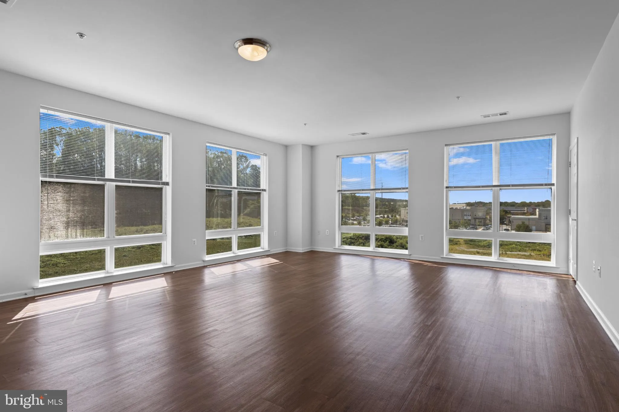 Malvern, Pennsylvania 19355, United States, 3 Bedrooms Bedrooms, ,2 BathroomsBathrooms,Residential,Active,211324