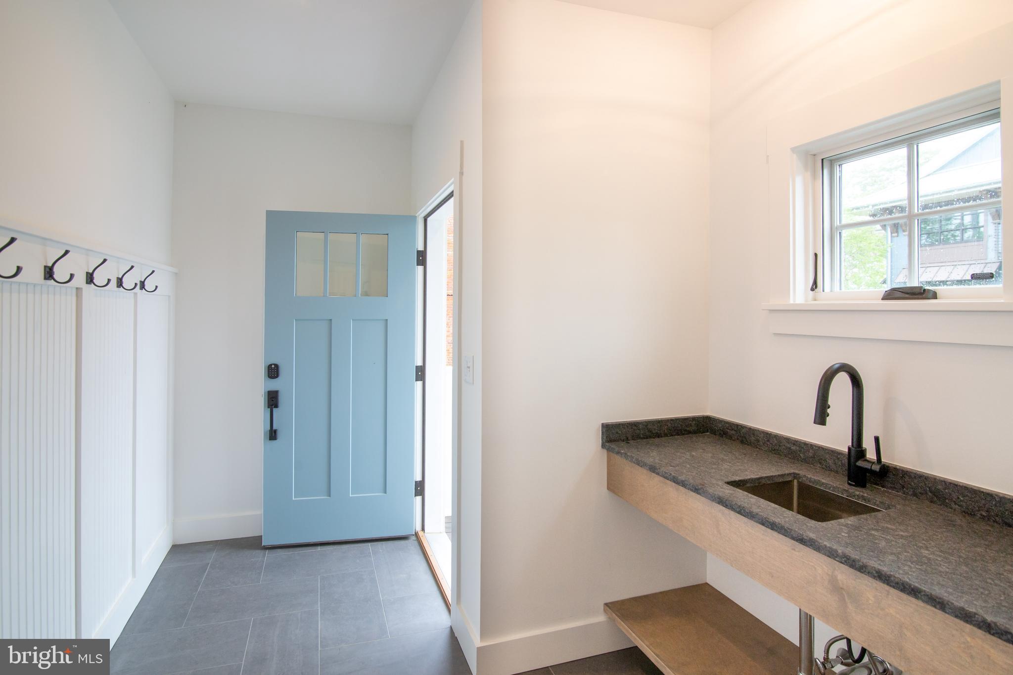 EASTPORT - Residential Lease