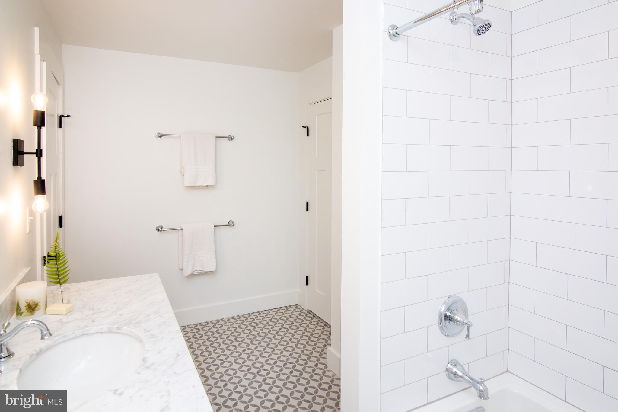 EASTPORT - Residential Lease