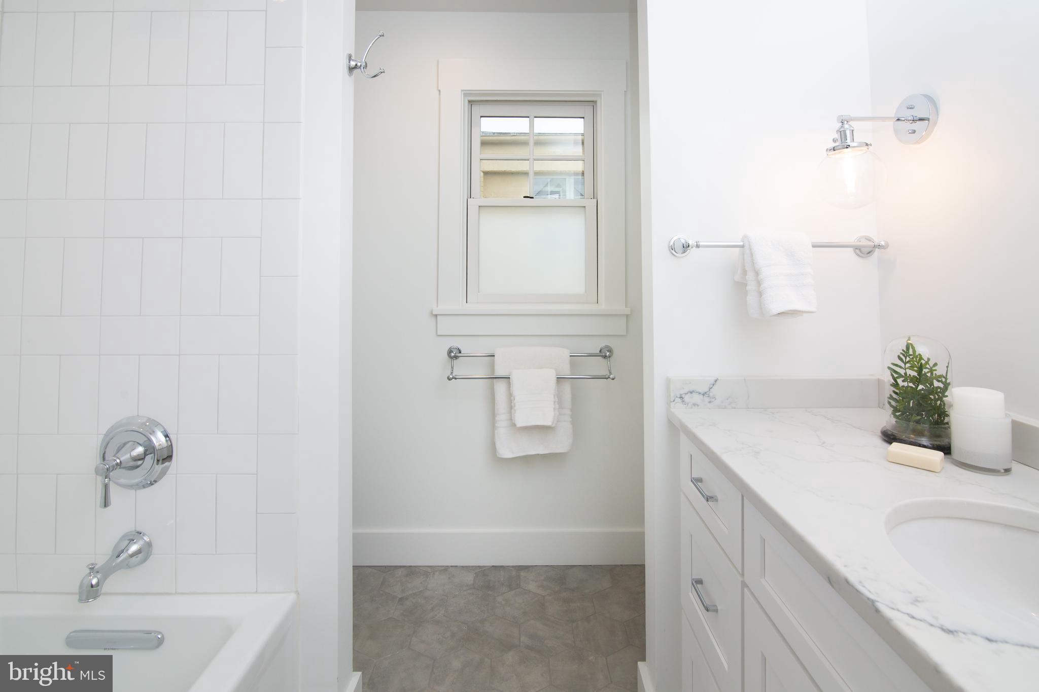 EASTPORT - Residential Lease