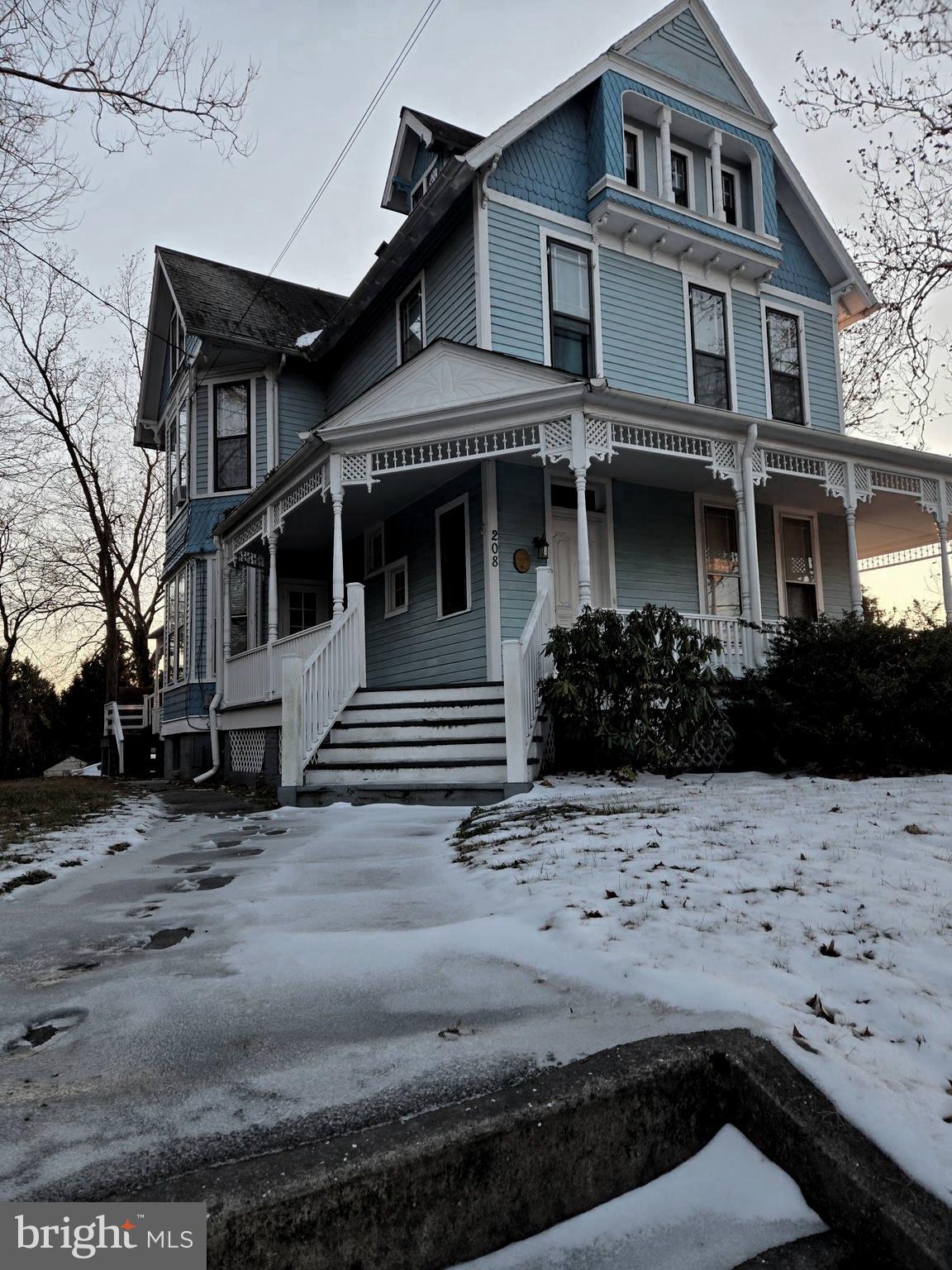 208 W ISABELLA STREET