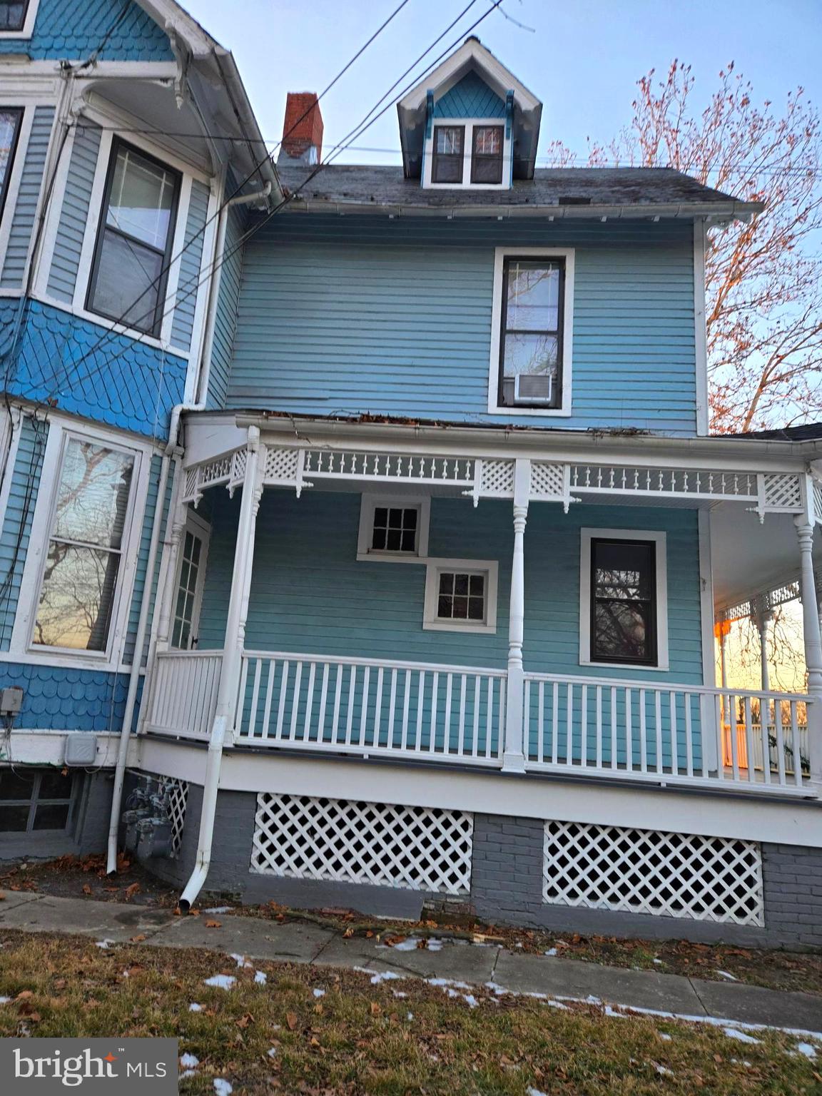 208 W ISABELLA STREET