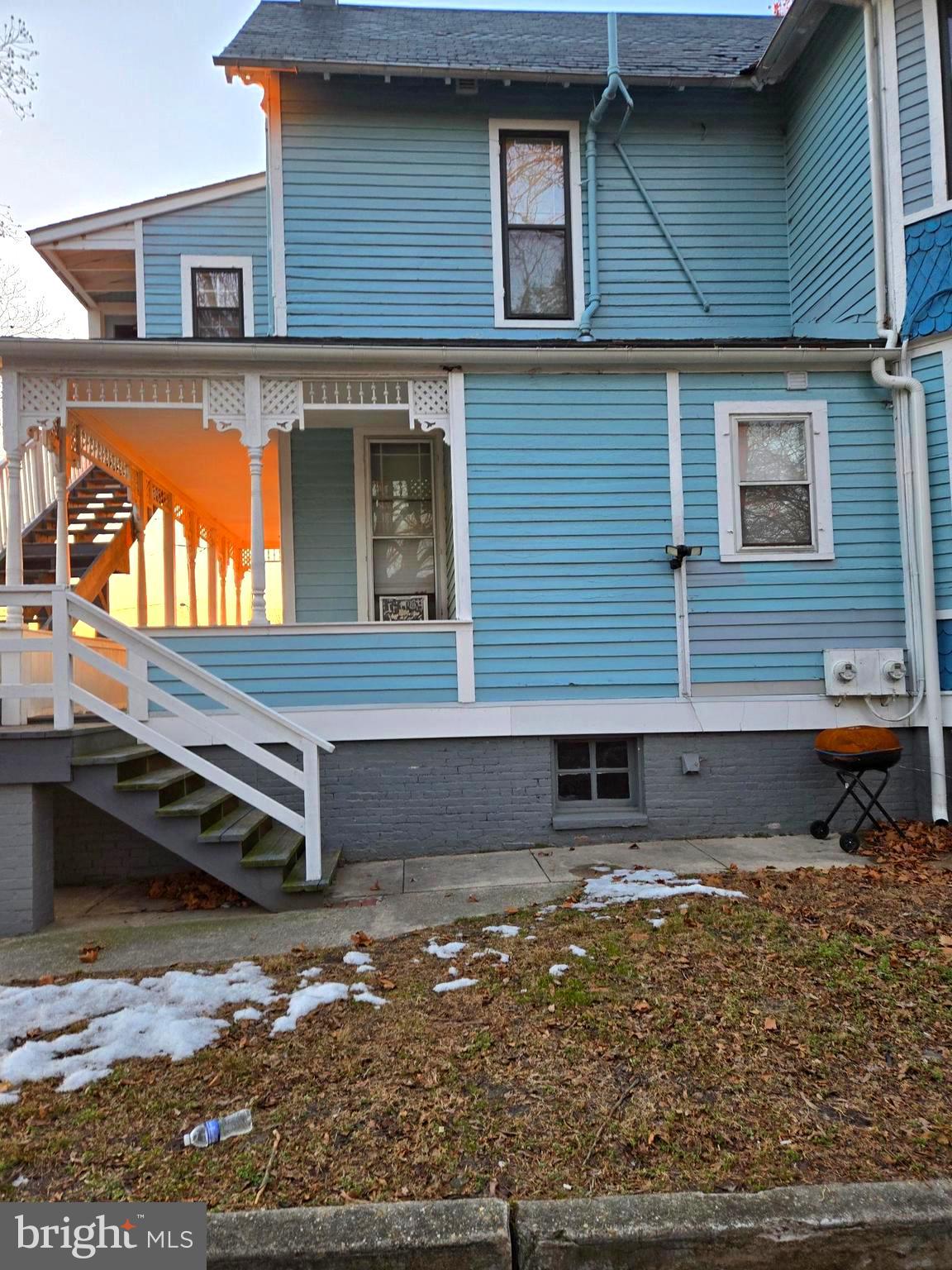 208 W ISABELLA STREET