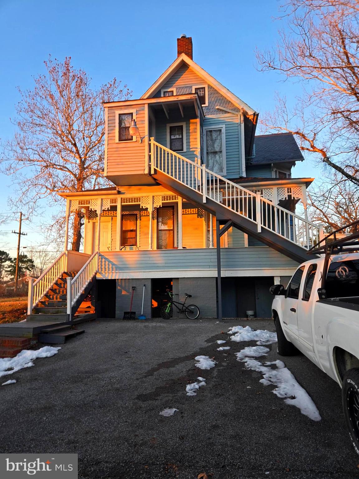 208 W ISABELLA STREET