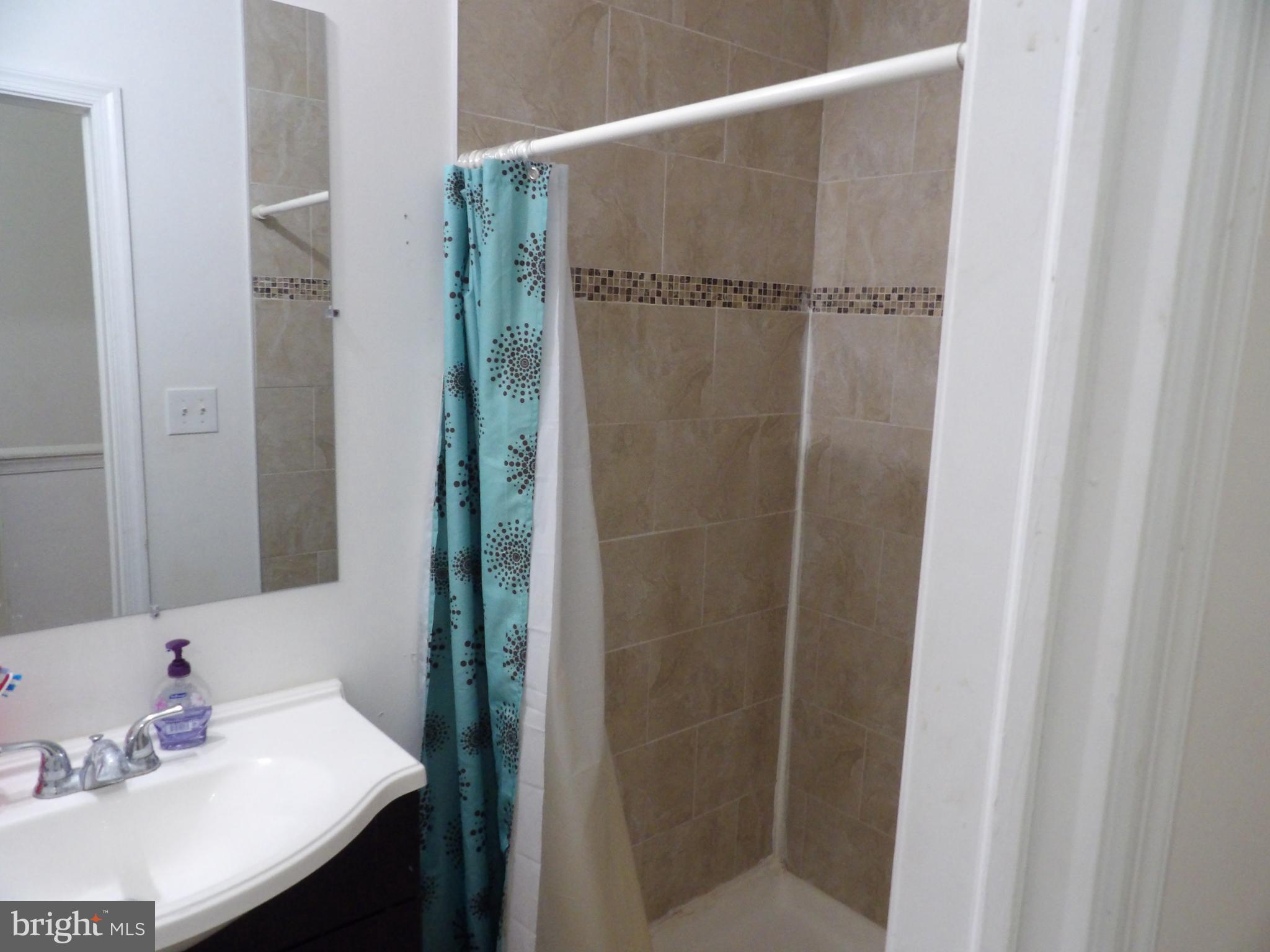 PHILADELPHIA (NORTH) - Residential Lease