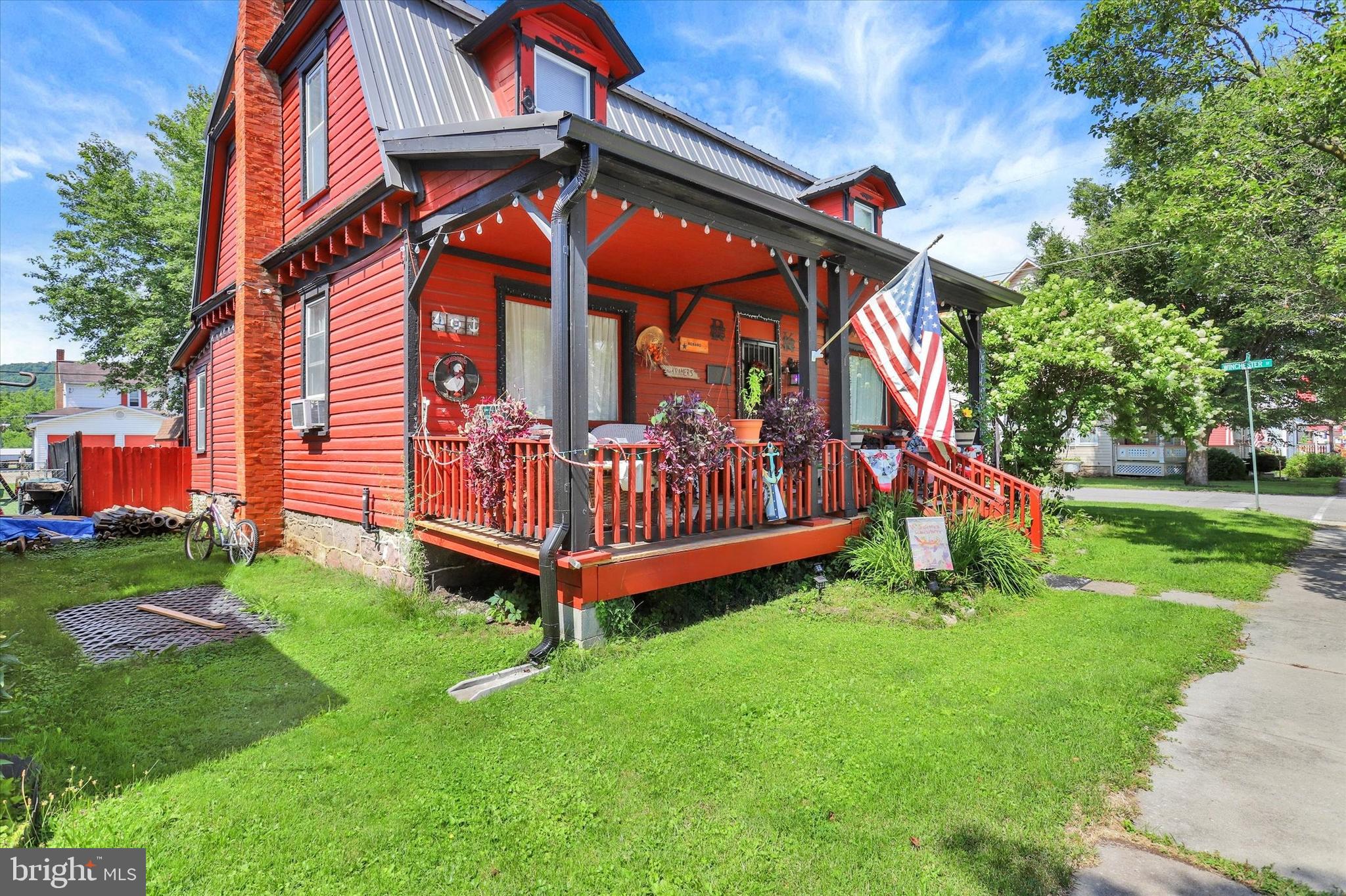 606 RIDGLEY STREET
