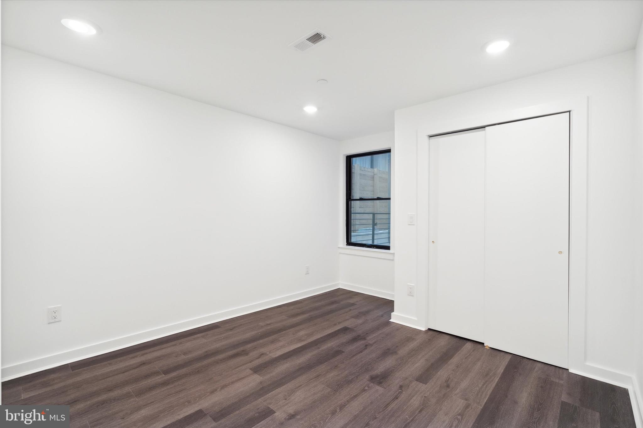 UNIVERSITY CITY - Commercial Sale