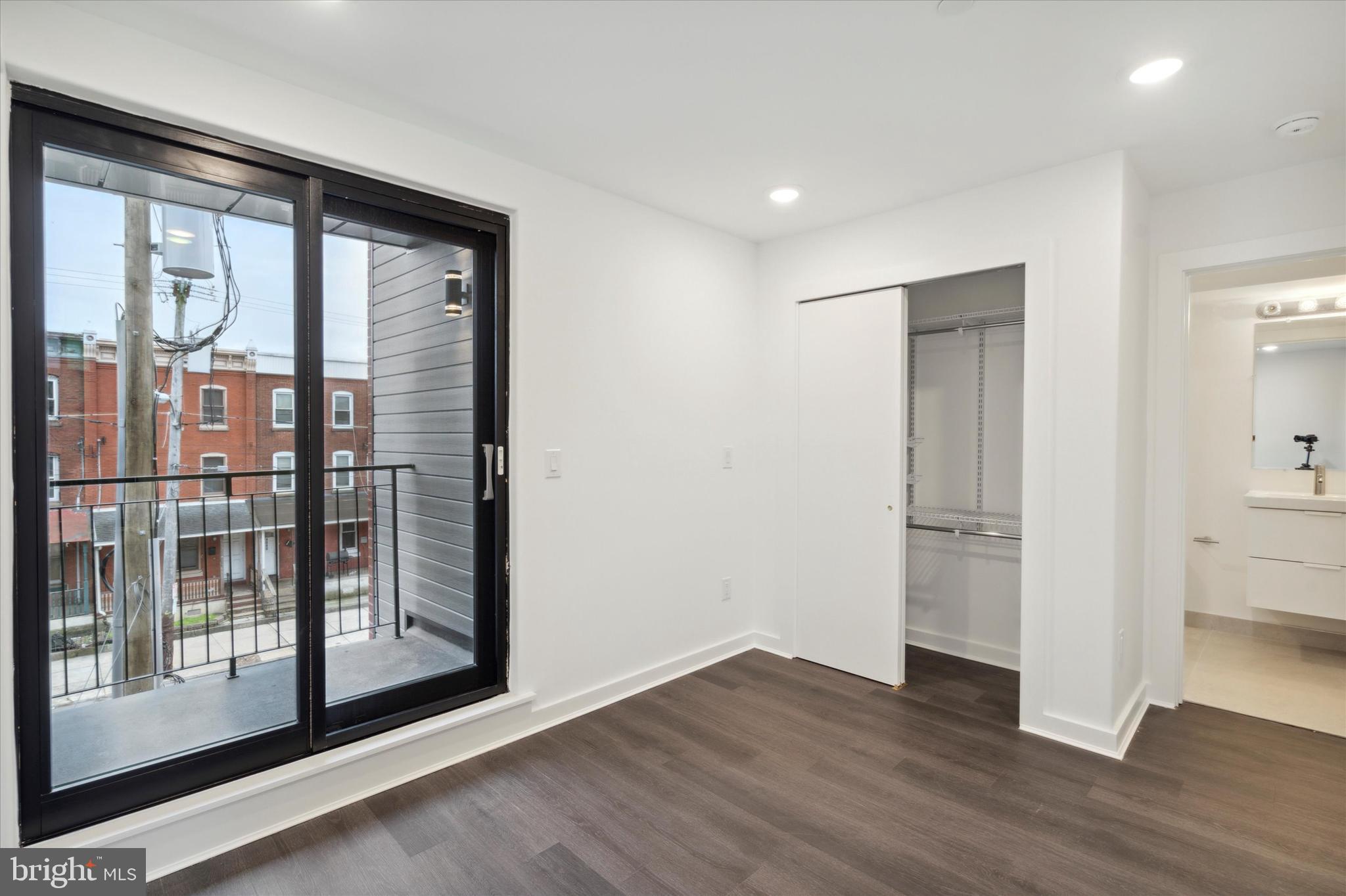 UNIVERSITY CITY - Commercial Sale