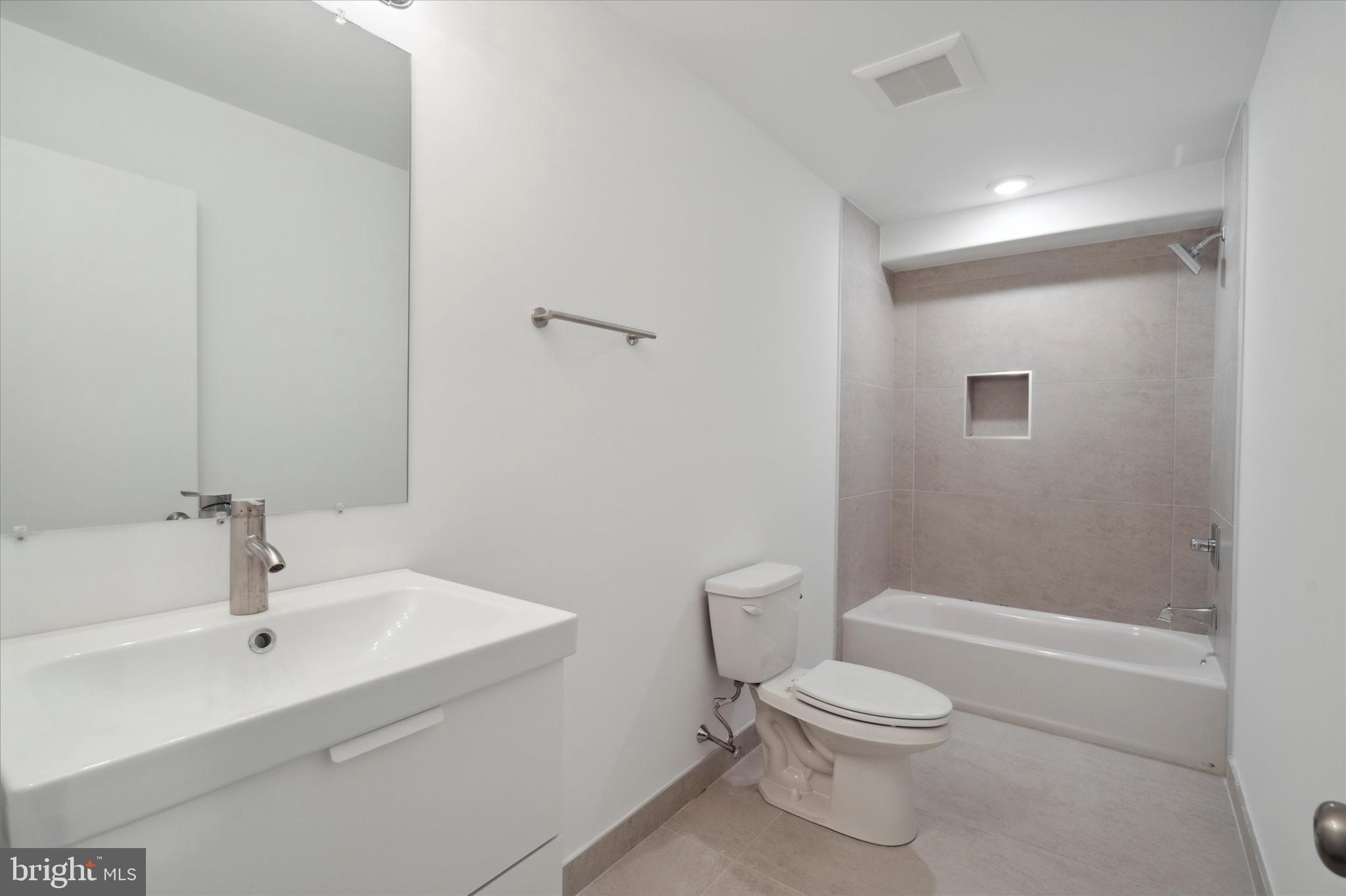 UNIVERSITY CITY - Commercial Sale