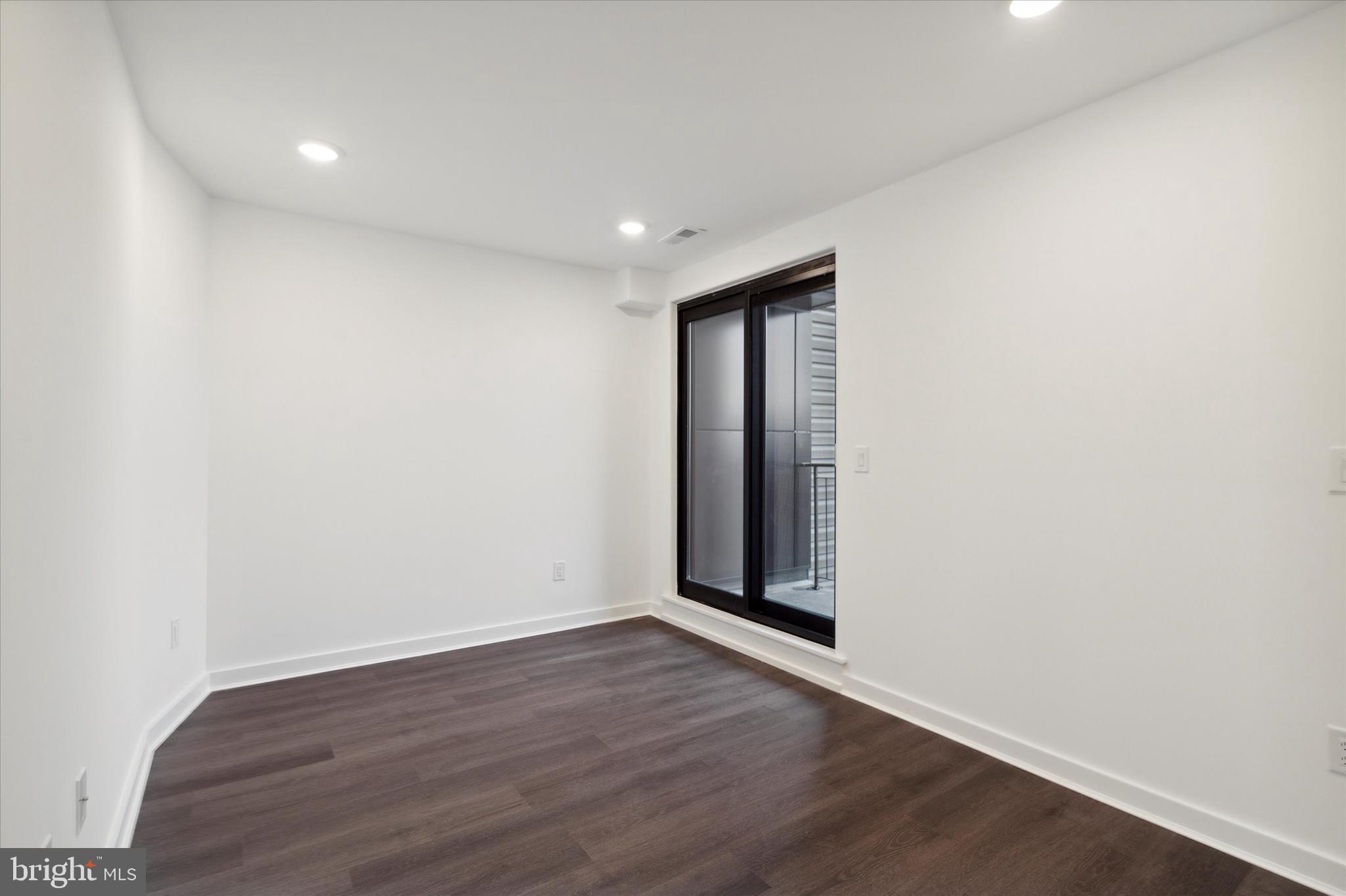 UNIVERSITY CITY - Commercial Sale