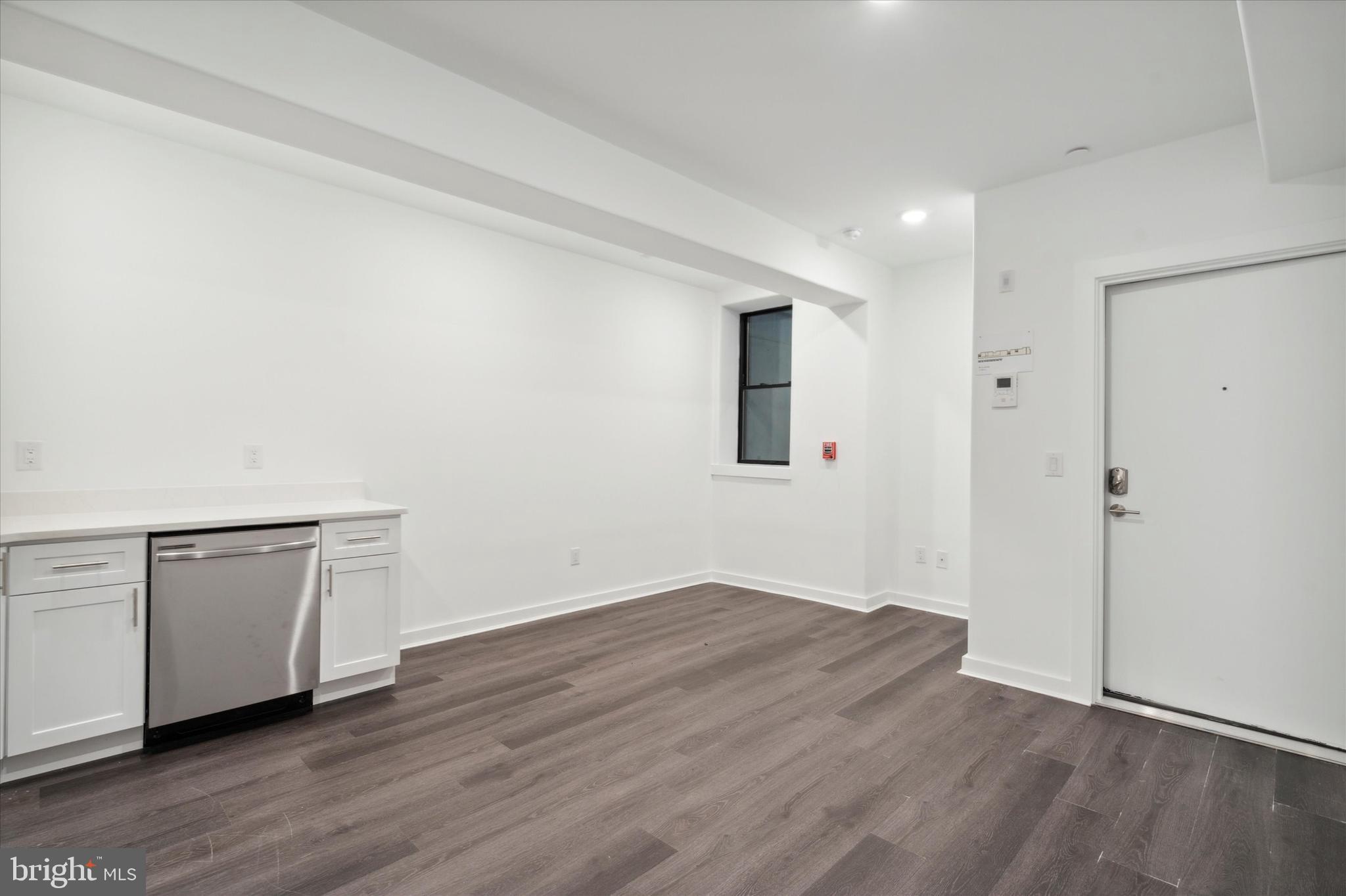 UNIVERSITY CITY - Commercial Sale