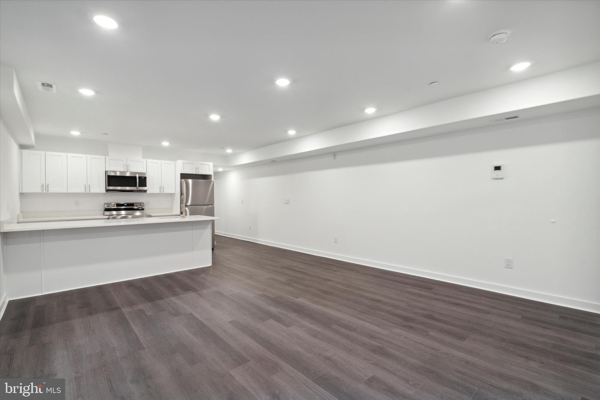 UNIVERSITY CITY - Commercial Sale