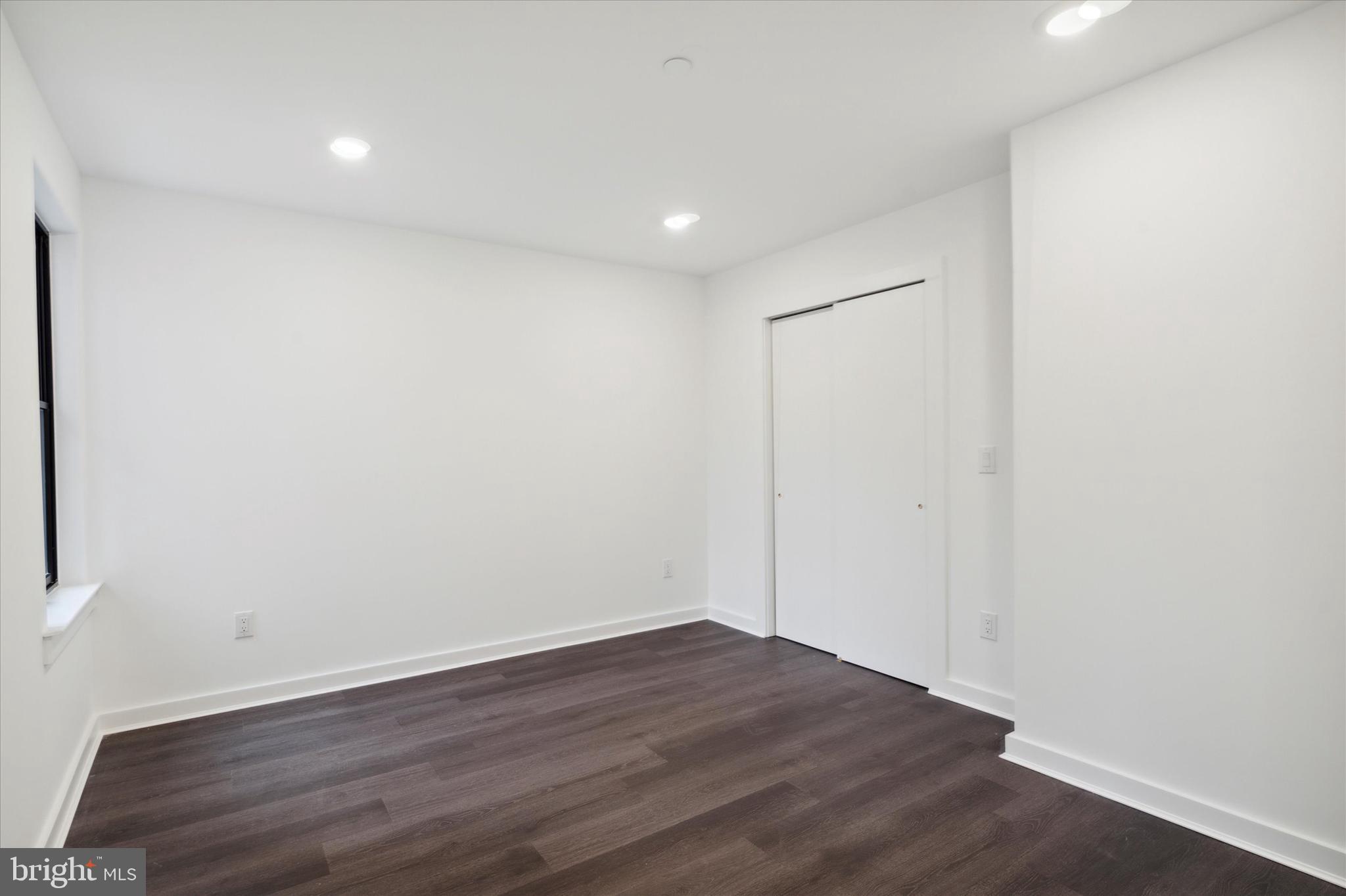 UNIVERSITY CITY - Commercial Sale