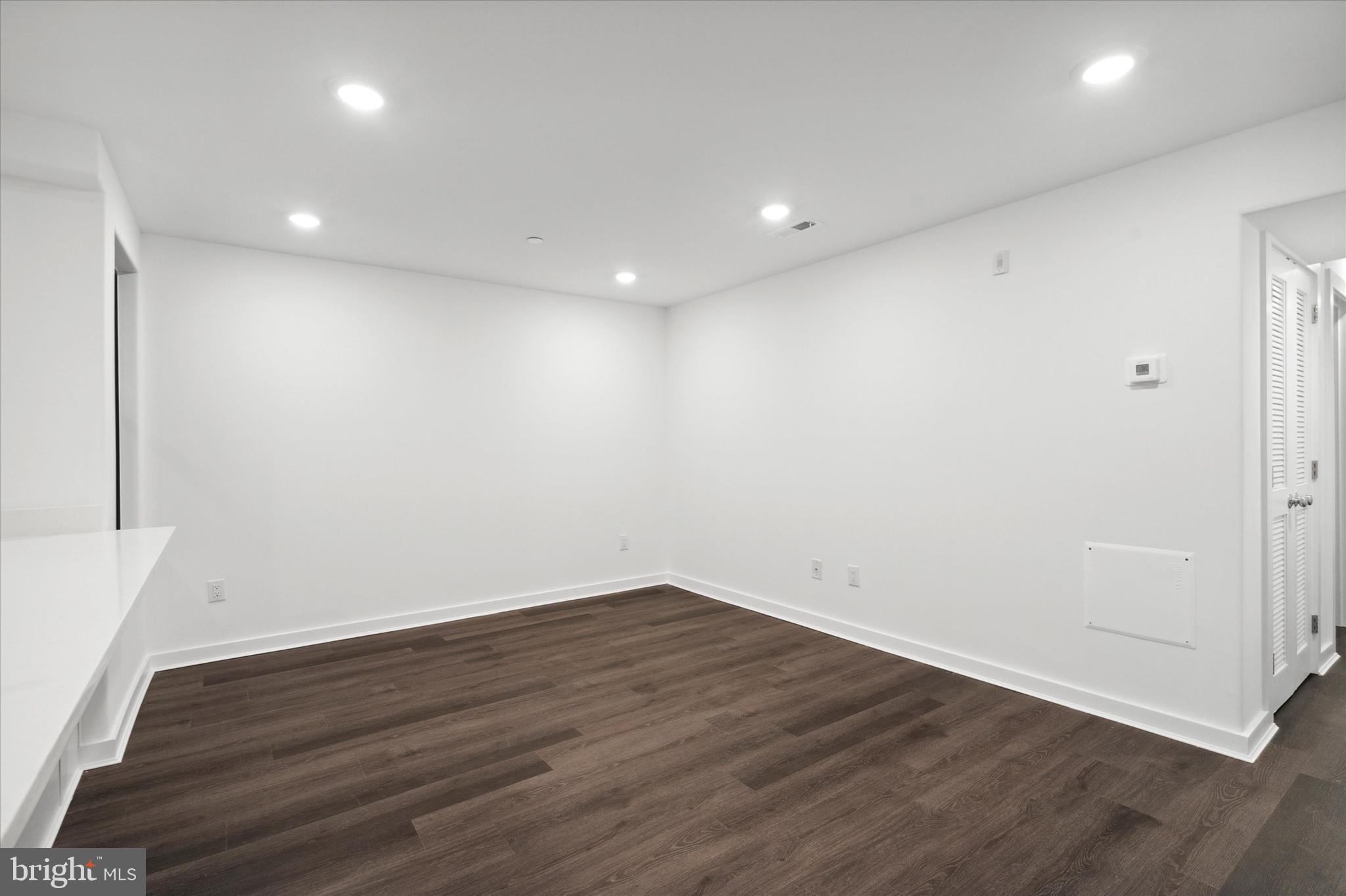 UNIVERSITY CITY - Commercial Sale