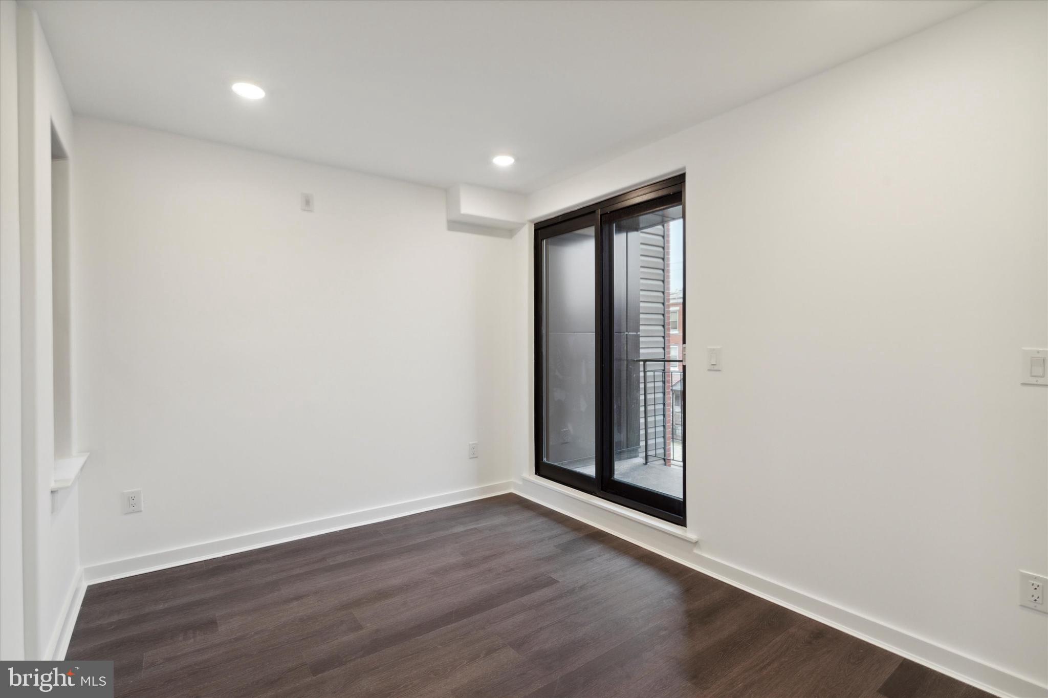 UNIVERSITY CITY - Commercial Sale