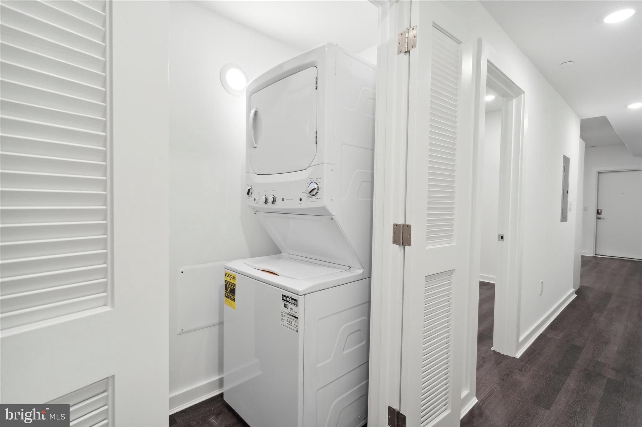 UNIVERSITY CITY - Commercial Sale