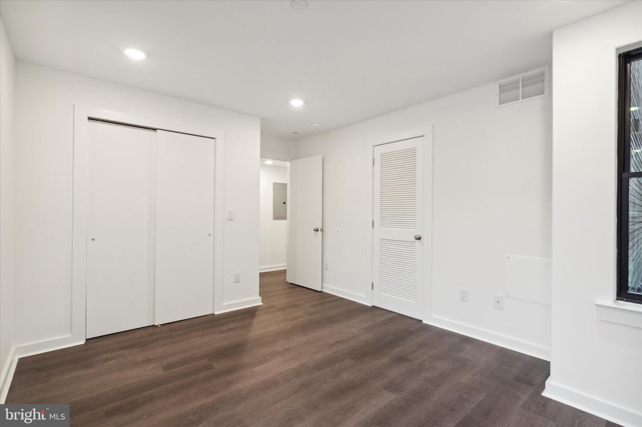 UNIVERSITY CITY - Commercial Sale