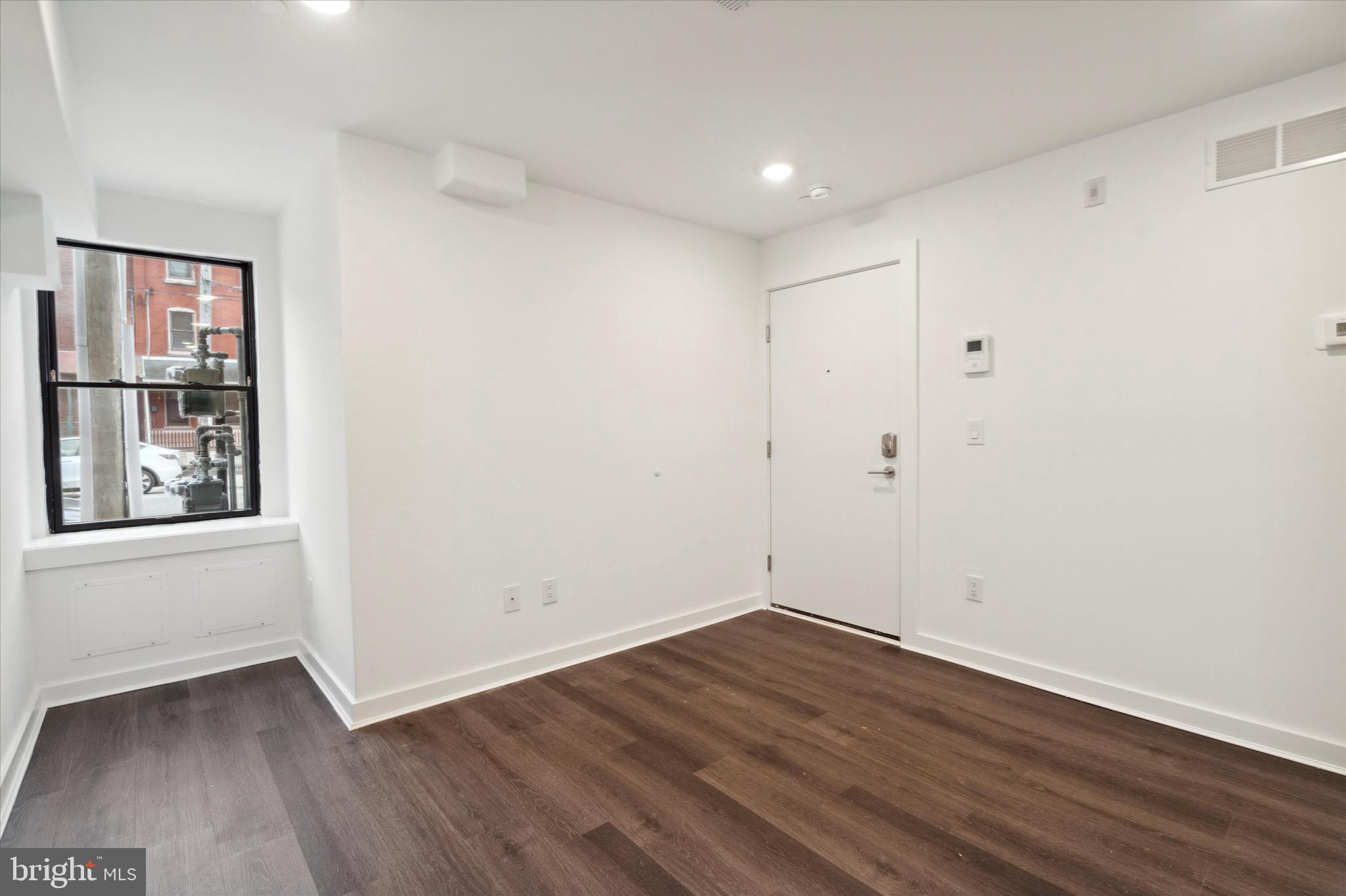 UNIVERSITY CITY - Commercial Sale