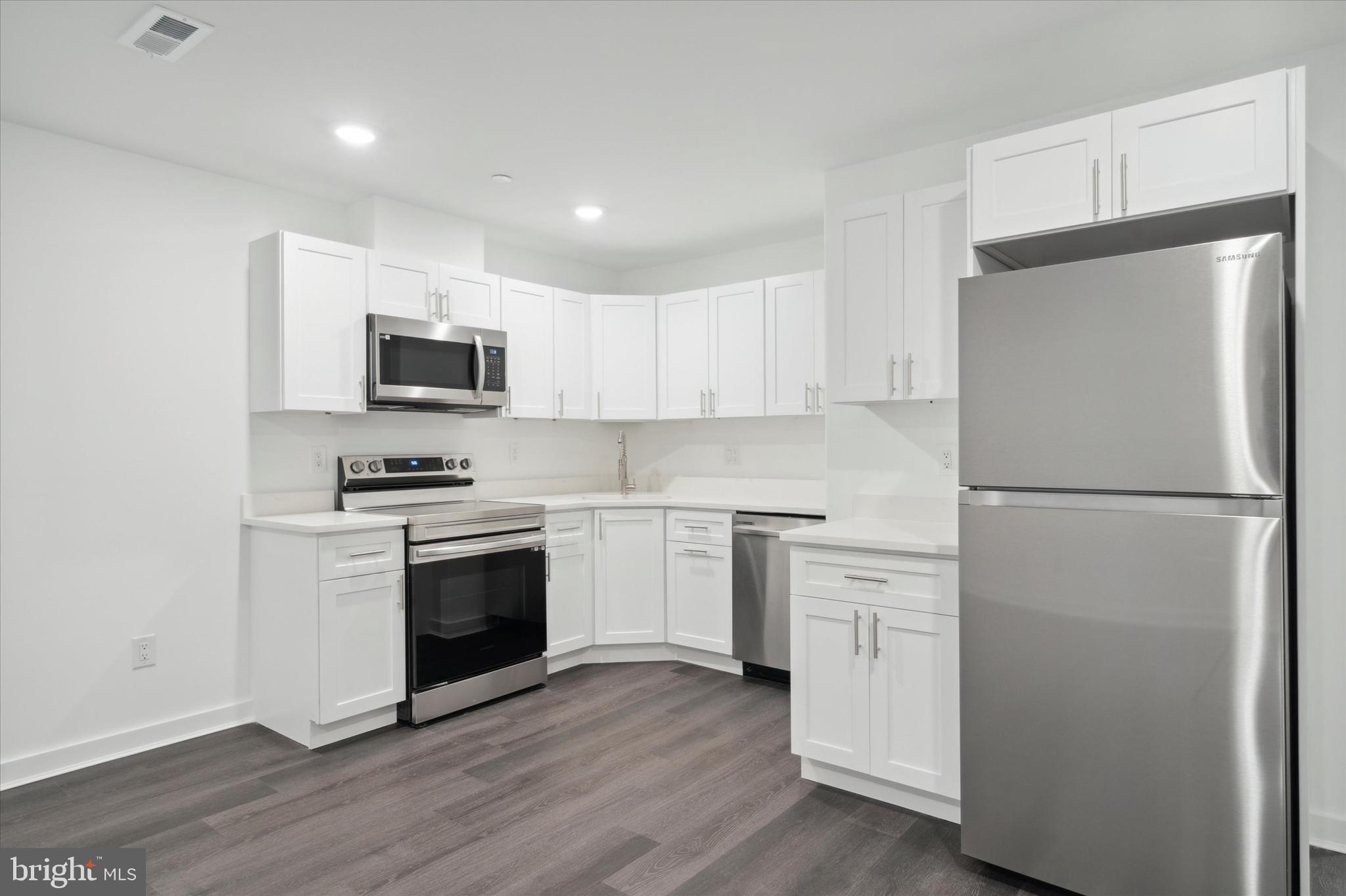 UNIVERSITY CITY - Commercial Sale