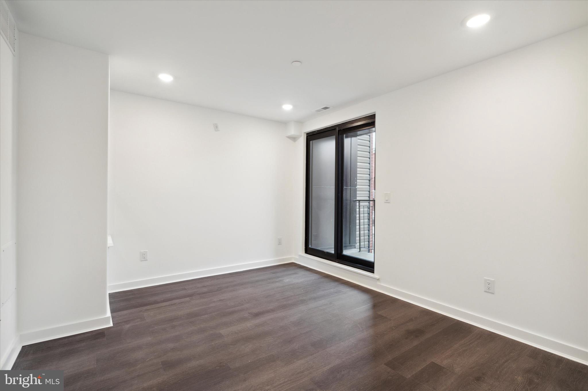 UNIVERSITY CITY - Commercial Sale