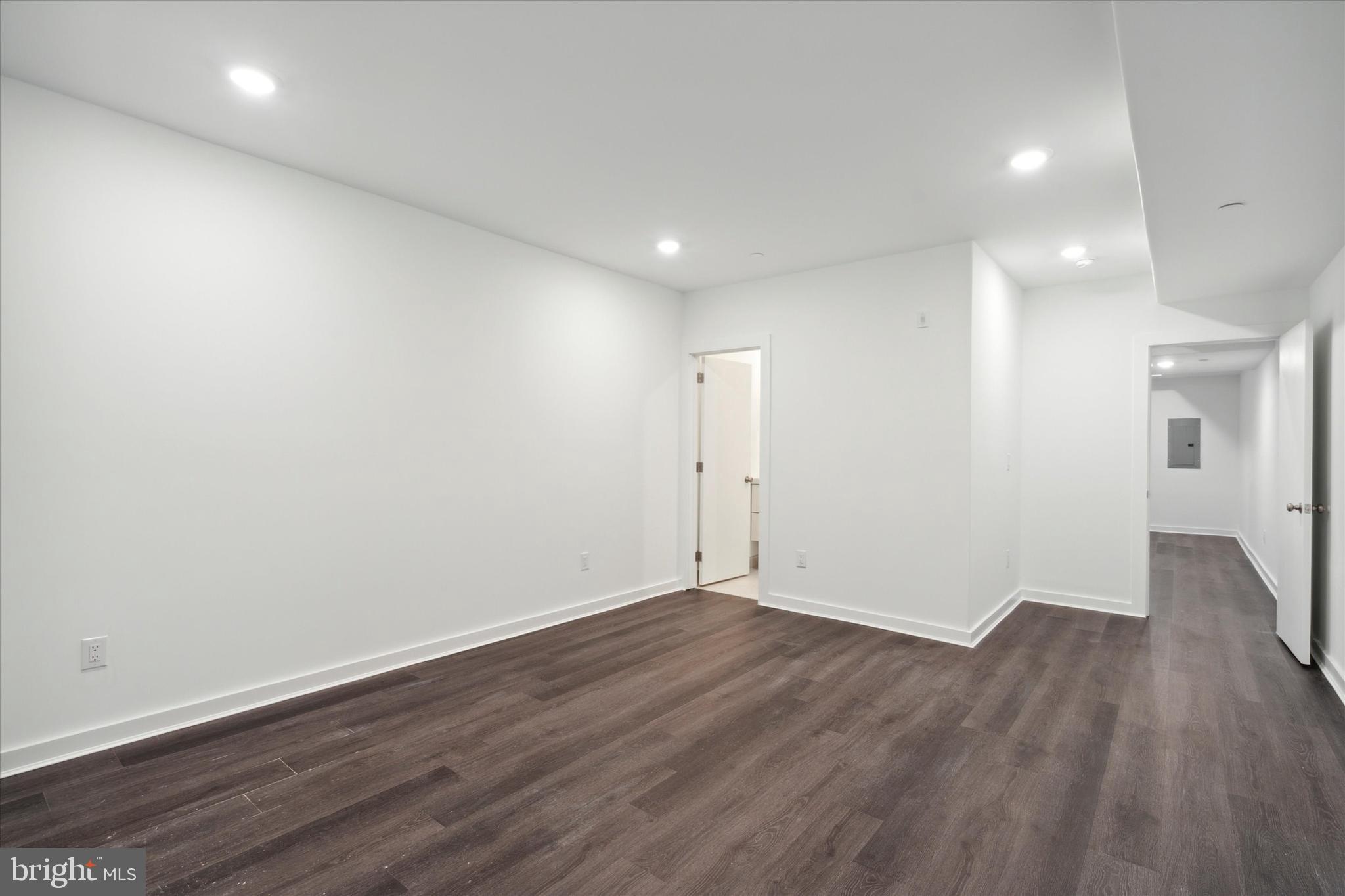 UNIVERSITY CITY - Commercial Sale