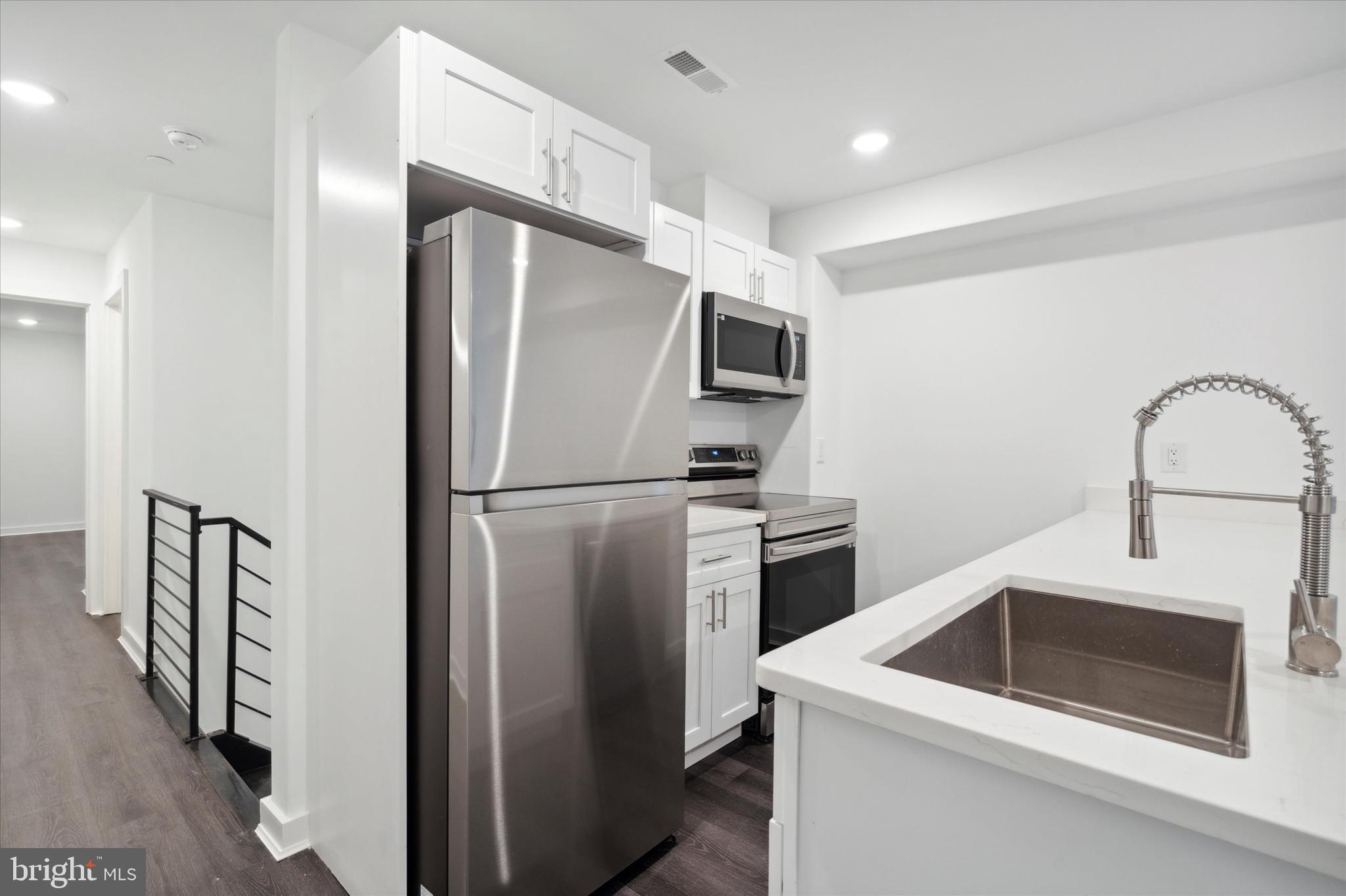 UNIVERSITY CITY - Commercial Sale