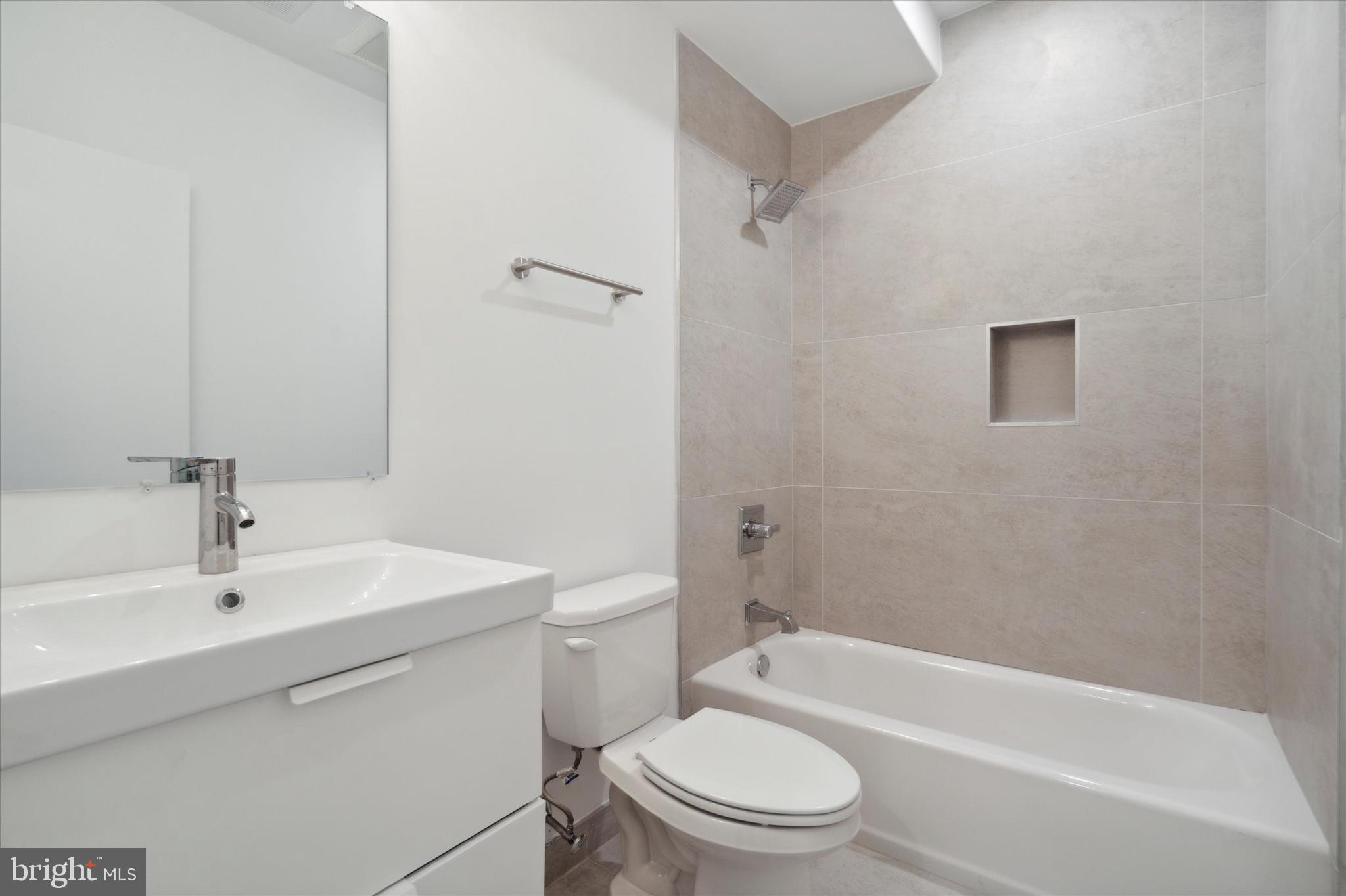 UNIVERSITY CITY - Commercial Sale