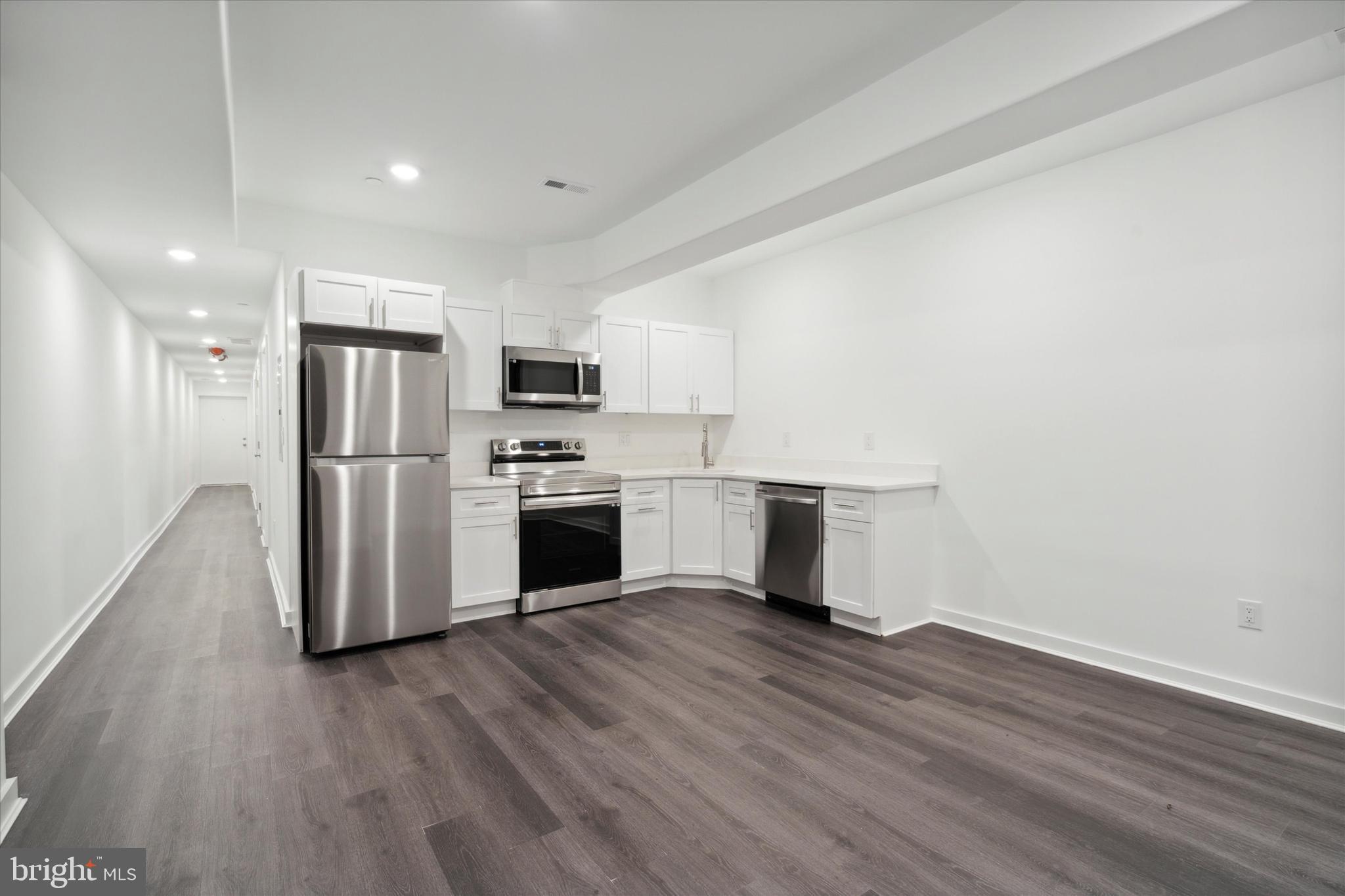 UNIVERSITY CITY - Commercial Sale