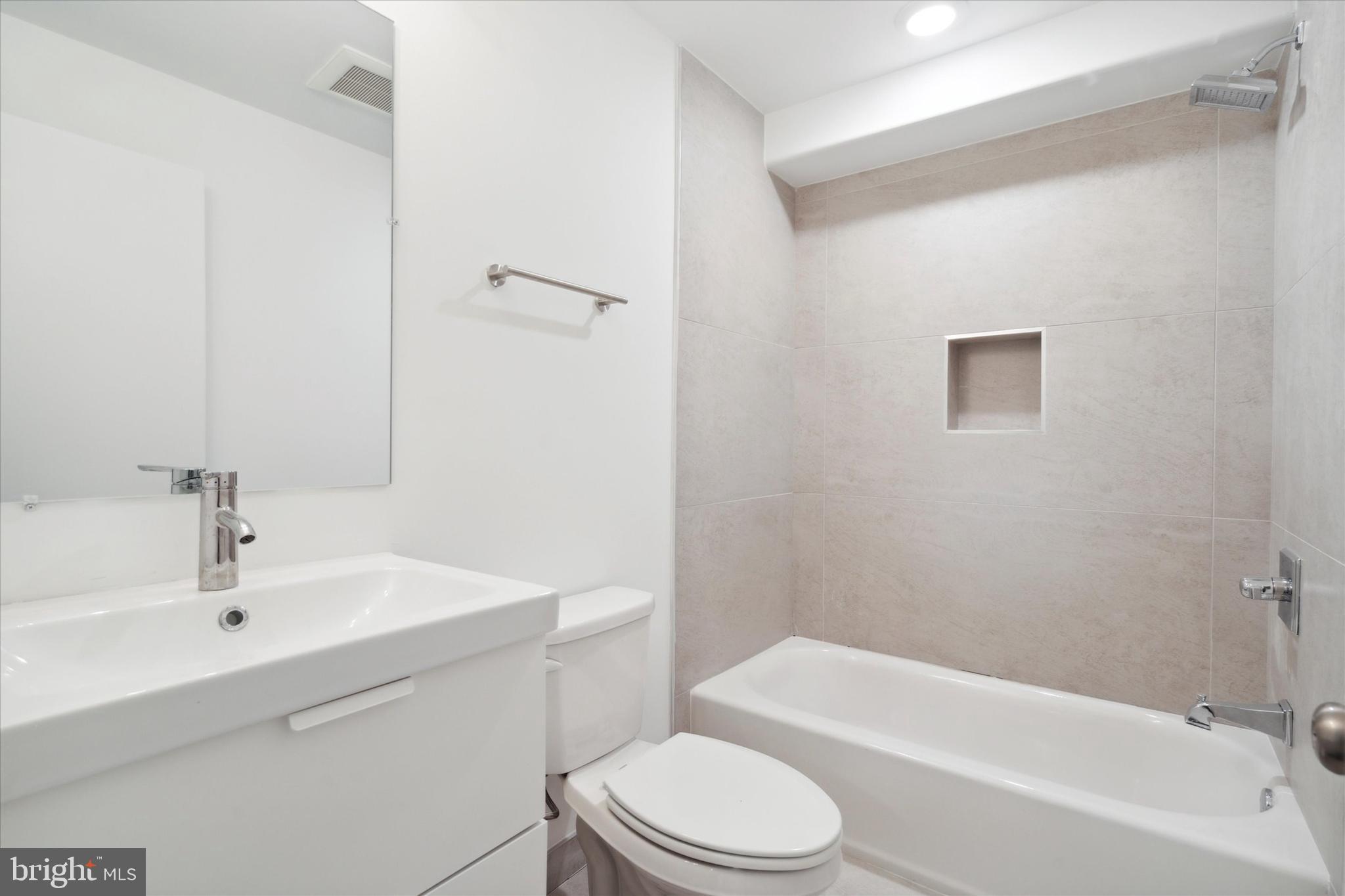 UNIVERSITY CITY - Commercial Sale